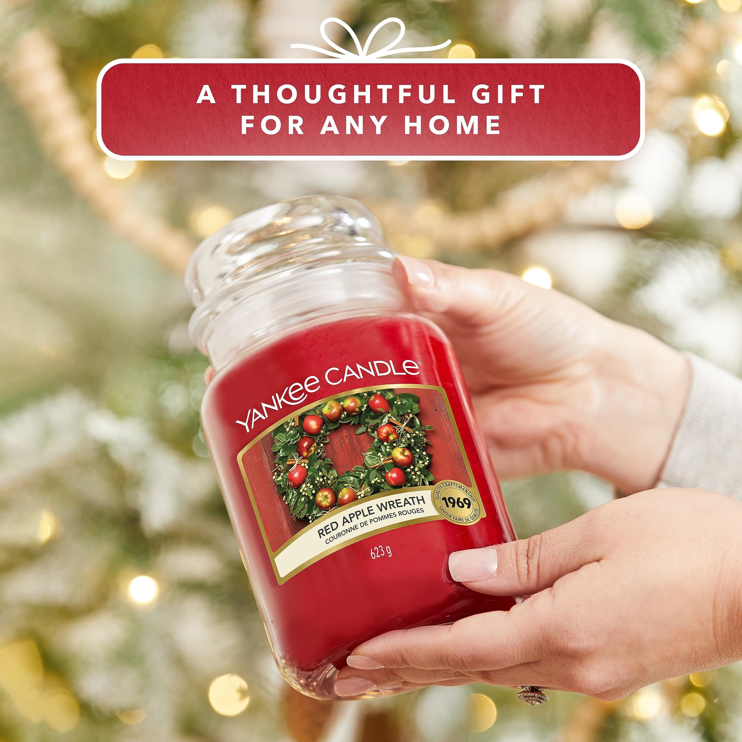 Yankee Candle Red Apple Wreath Large Jar Candle - 14.5oz Scented Candle for Home, Fall Decor & Holiday Gifts | Long-Lasting Fragrance for Living Room, Bedroom & Office