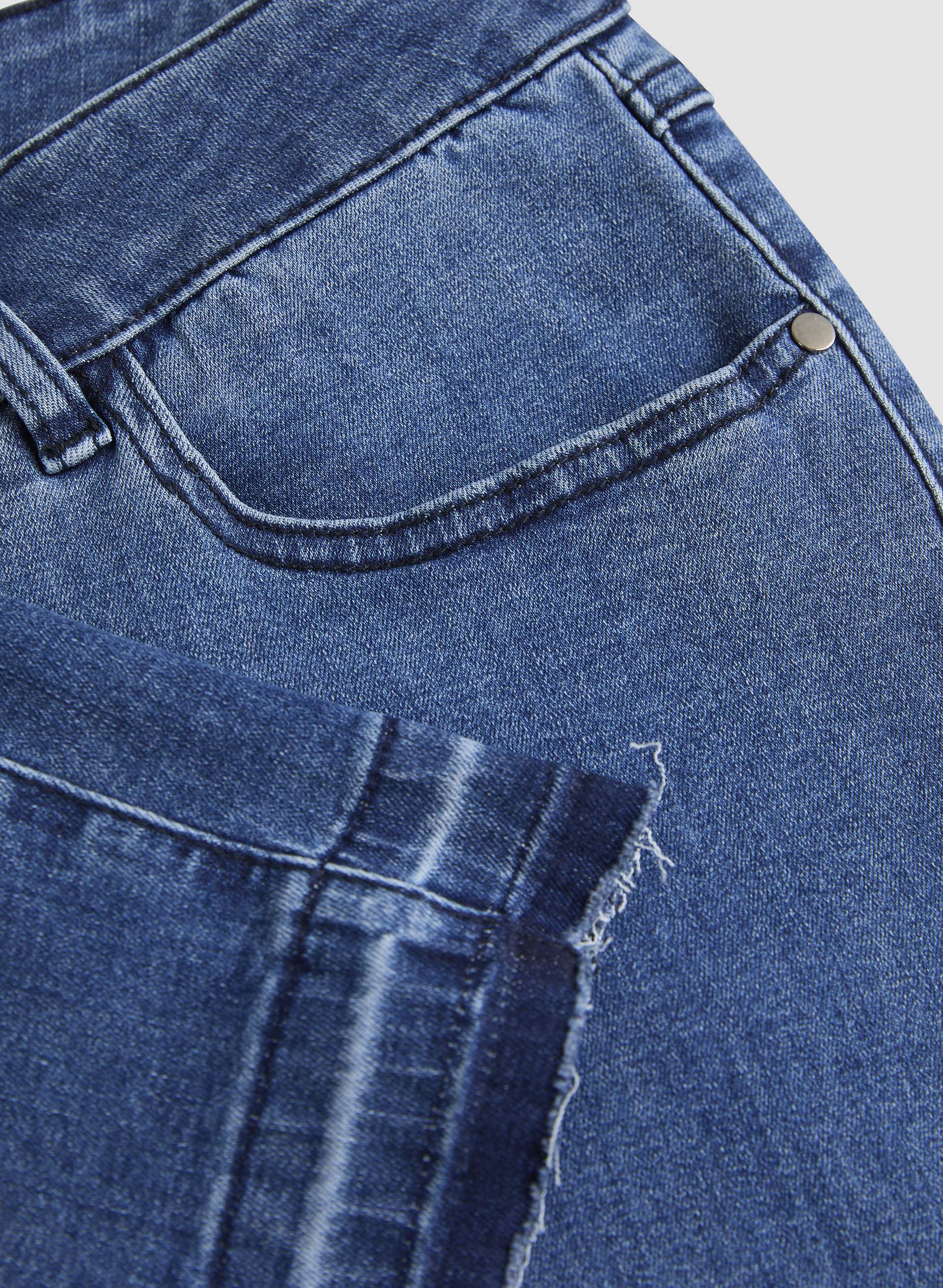 Faded Hem Capri Jeans for Women - High Waisted Stretch Denim Pants - Casual Summer Outfit for Beach, Travel & Everyday Wear