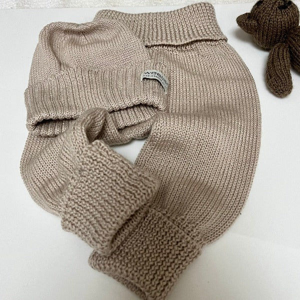 Stylish Jodhpurs and Beanie Set for Women - Equestrian Riding Outfit & Winter Fashion Accessories | Perfect for Horseback Riding, Casual Wear & Cold Weather