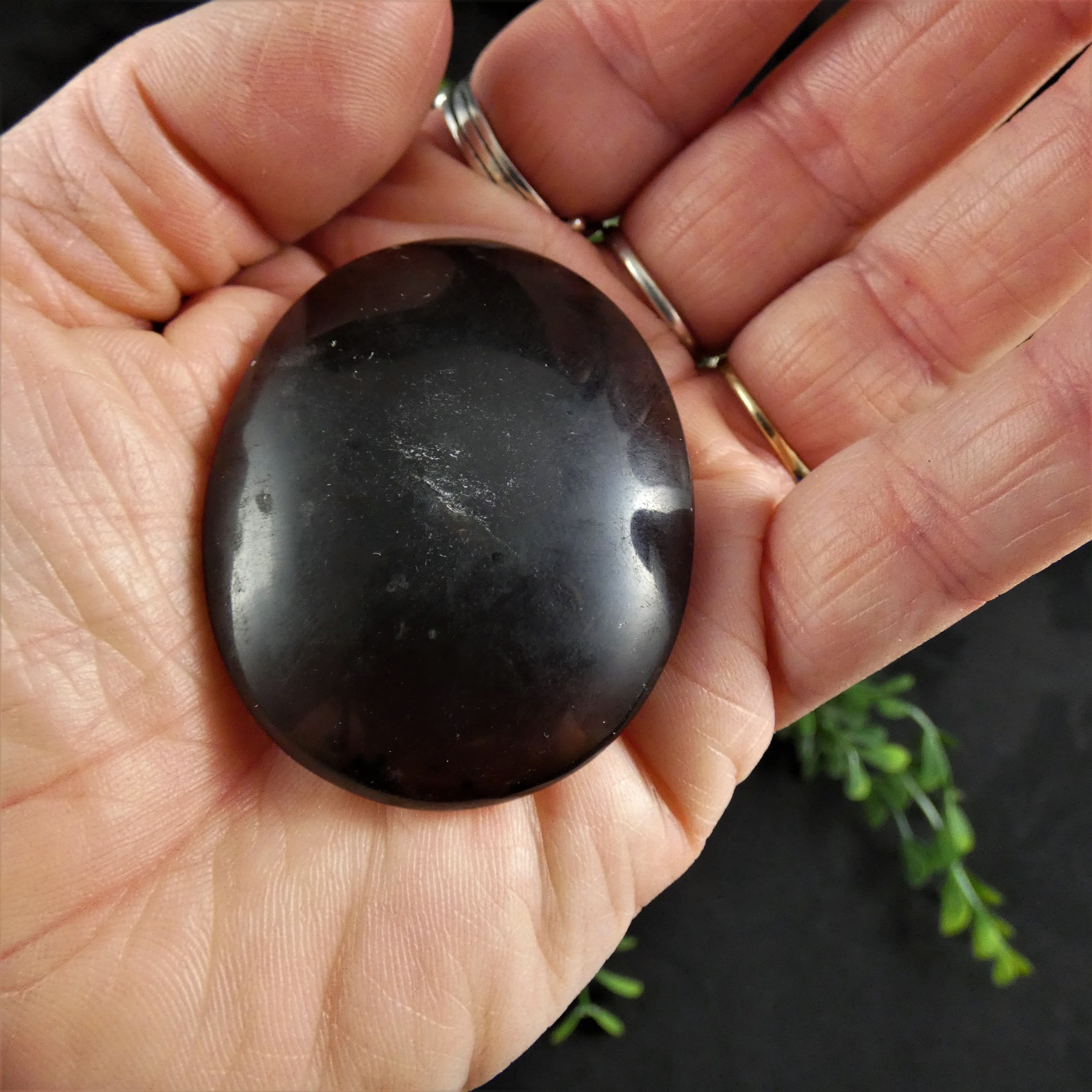 Amber Worry Stones for Anxiety Relief - Natural Healing Stones for Stress & Relaxation - Perfect for Meditation, Yoga & Mindfulness Practices
