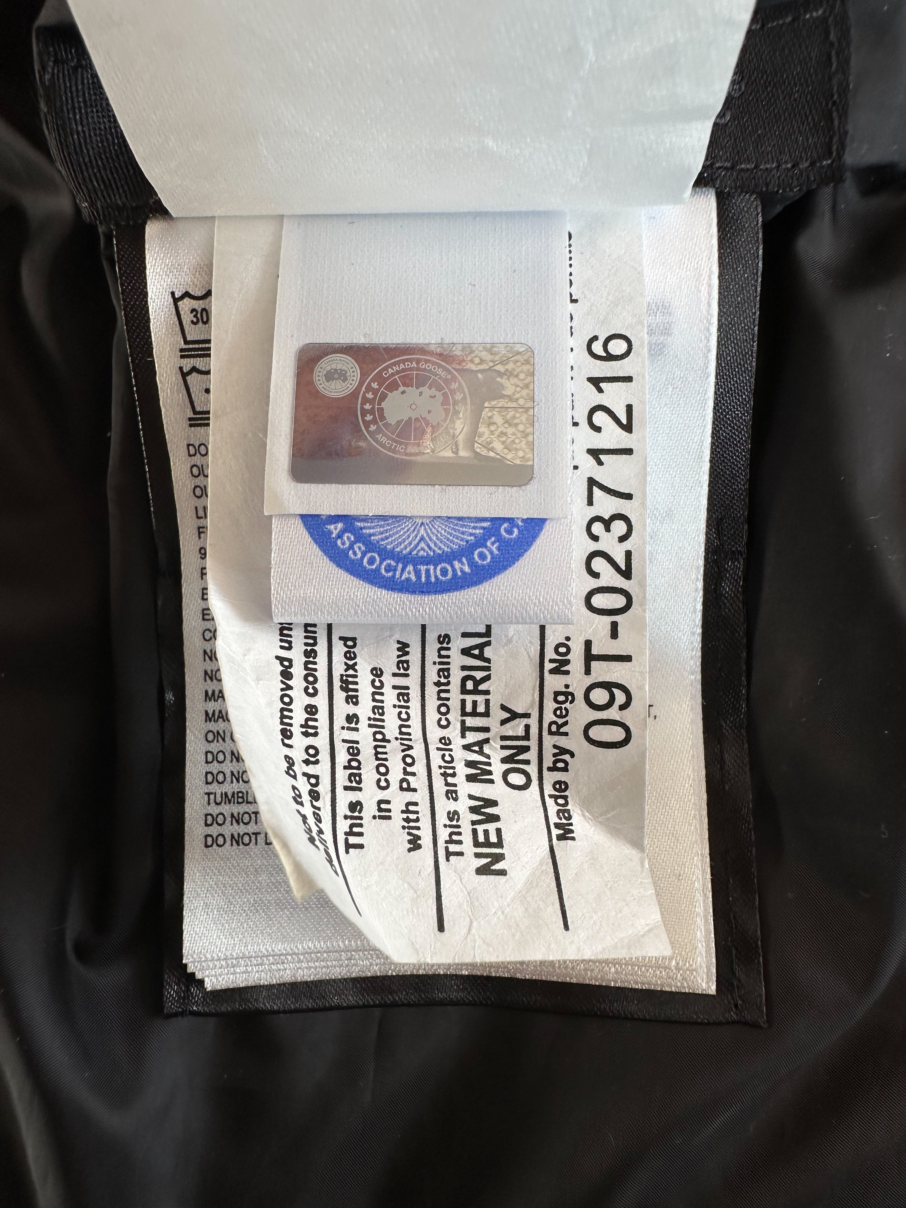 Canada Goose Black Hybridge Lite Black Label Women's Jacket - Lightweight Down Parka for Cold Weather - Perfect for Winter Outdoor Activities & City Commuting