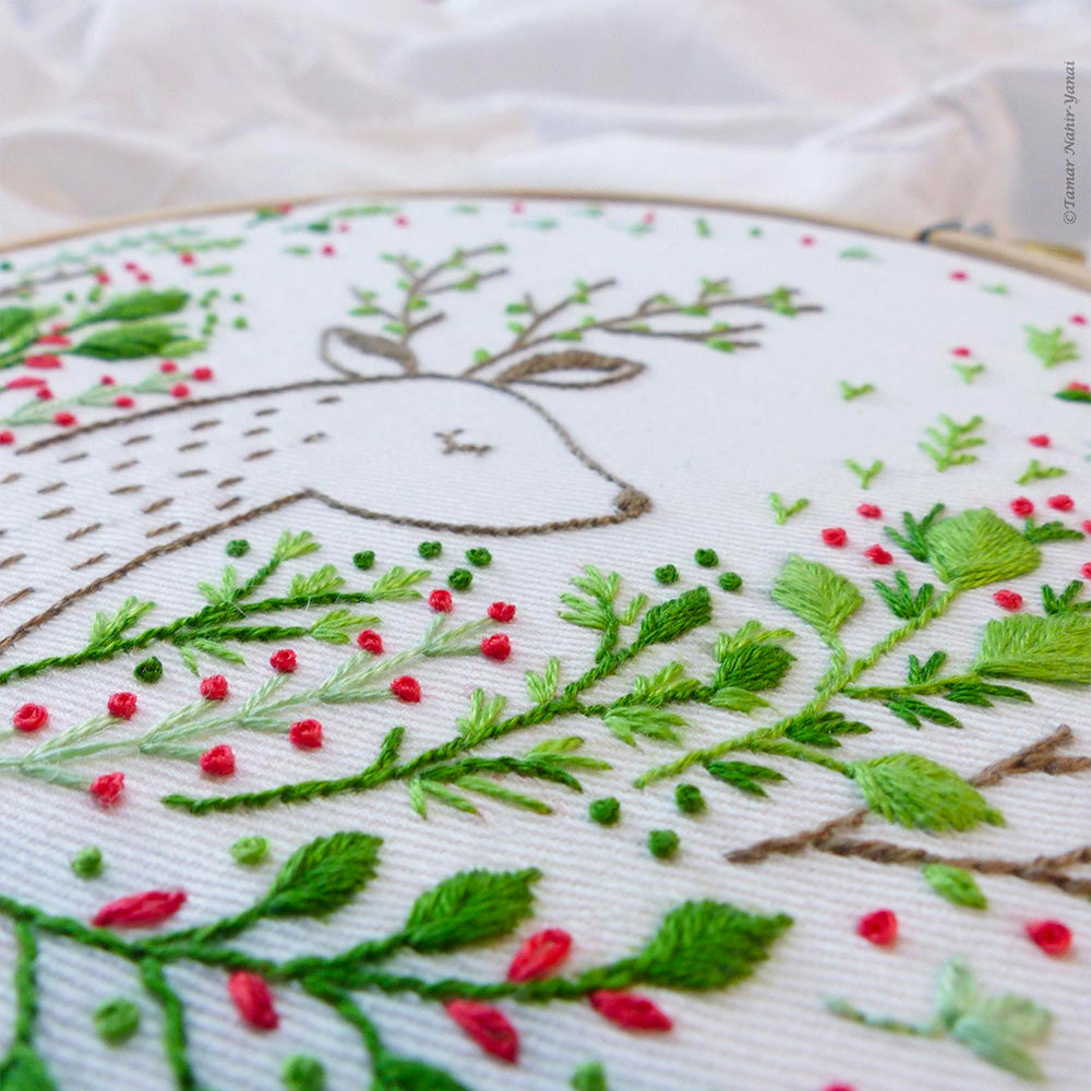 DIY Christmas Deer Hand Embroidery Kit for Beginners - Complete Cross Stitch Set with Hoop, Thread & Needle - Perfect Holiday Gift & Home Decor Craft Project