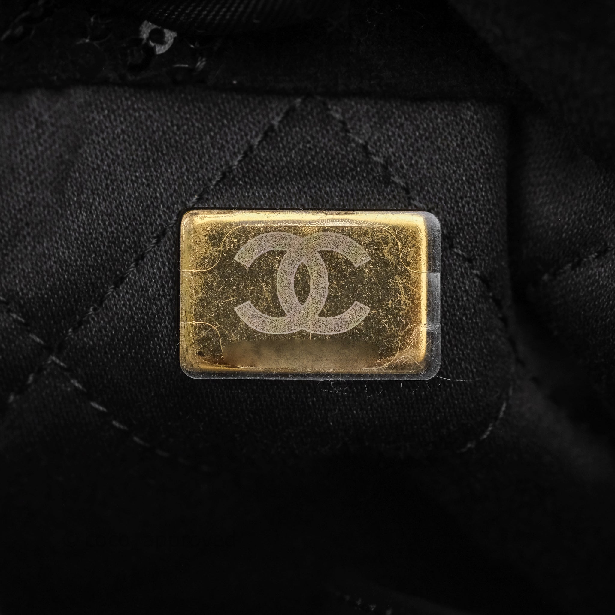 Chanel 22 Medium Handbag with Sequins Logo in Black Velvet - Perfect for Evening Parties, Date Nights & Luxury Fashion Events