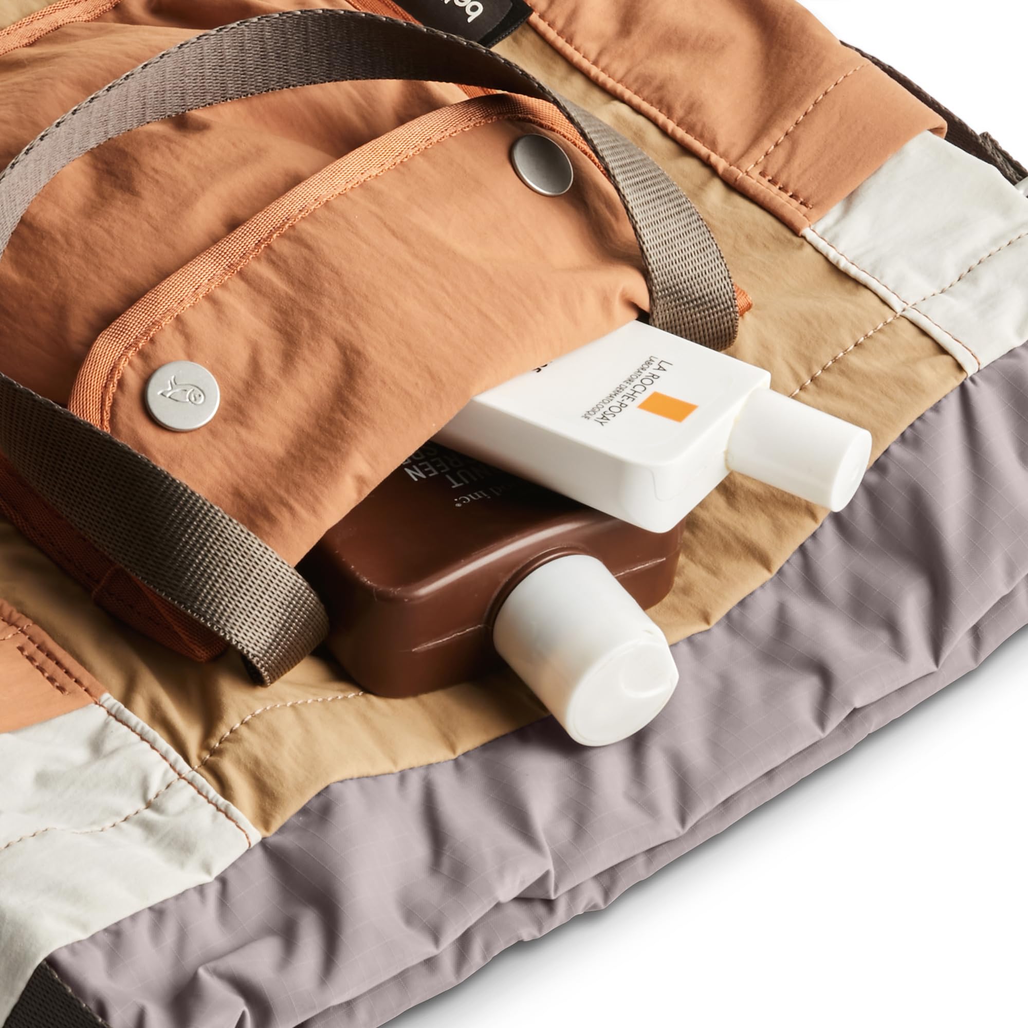 Bellroy Cinch Bucket Bag - 9L Compact Lightweight Crossbody Bag with External Pockets & Internal Zip Pocket, Adjustable Shoulder Strap, 3-Way Carry - Perfect for Travel, Commuting & Everyday Use - Sand Dune