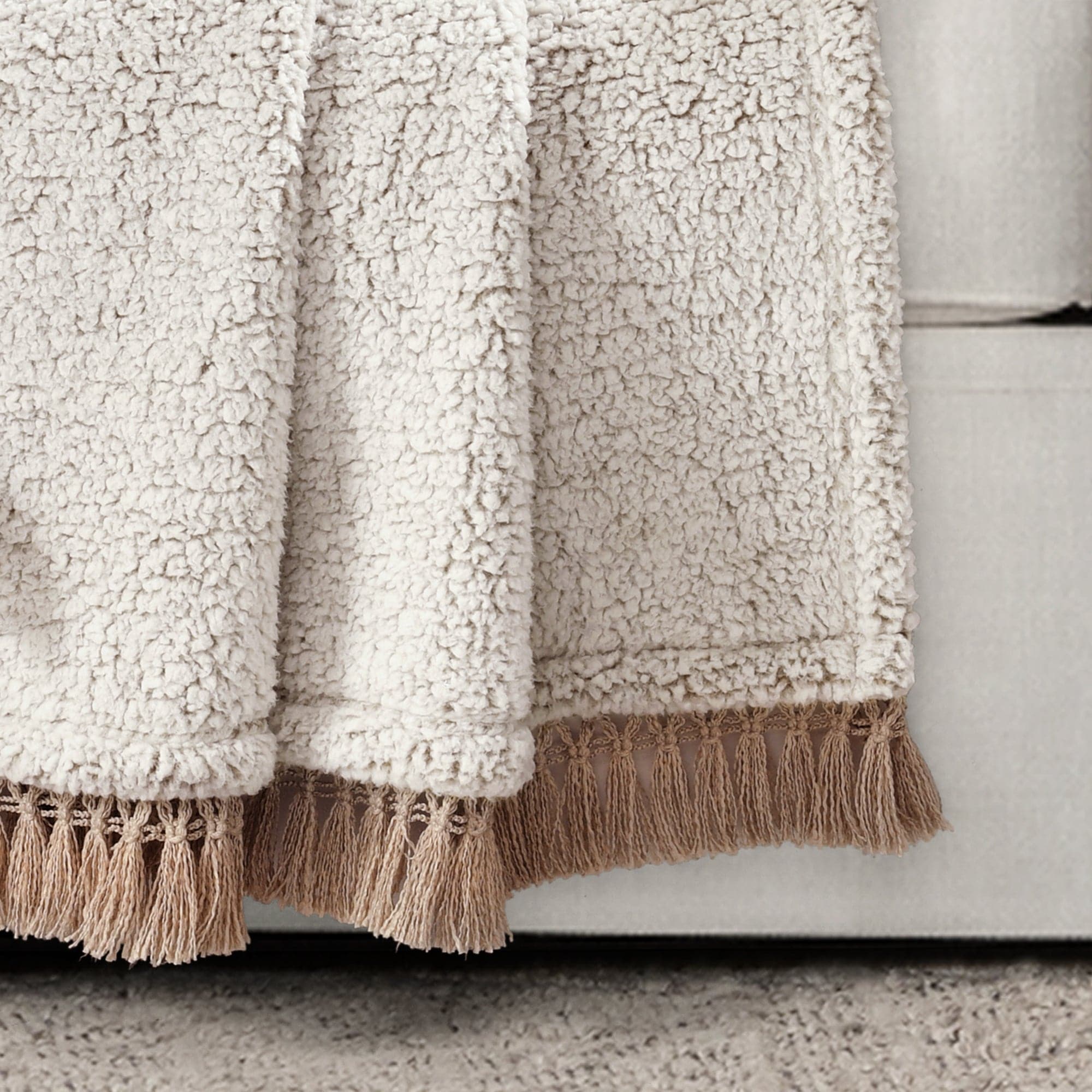 Cozy Sherpa Tassel Fringe Throw Blanket - Soft Plush Fleece Bedspread for Couch, Bed & Sofa - Perfect for Winter Warmth, Home Decor & Gift Giving
