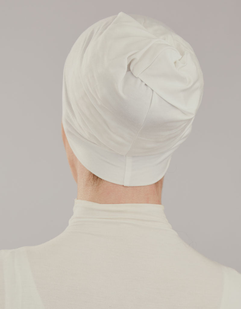 Closed Cap Shades of White - Stylish Winter Beanie for Men & Women - Perfect for Skiing, Snowboarding & Outdoor Activities