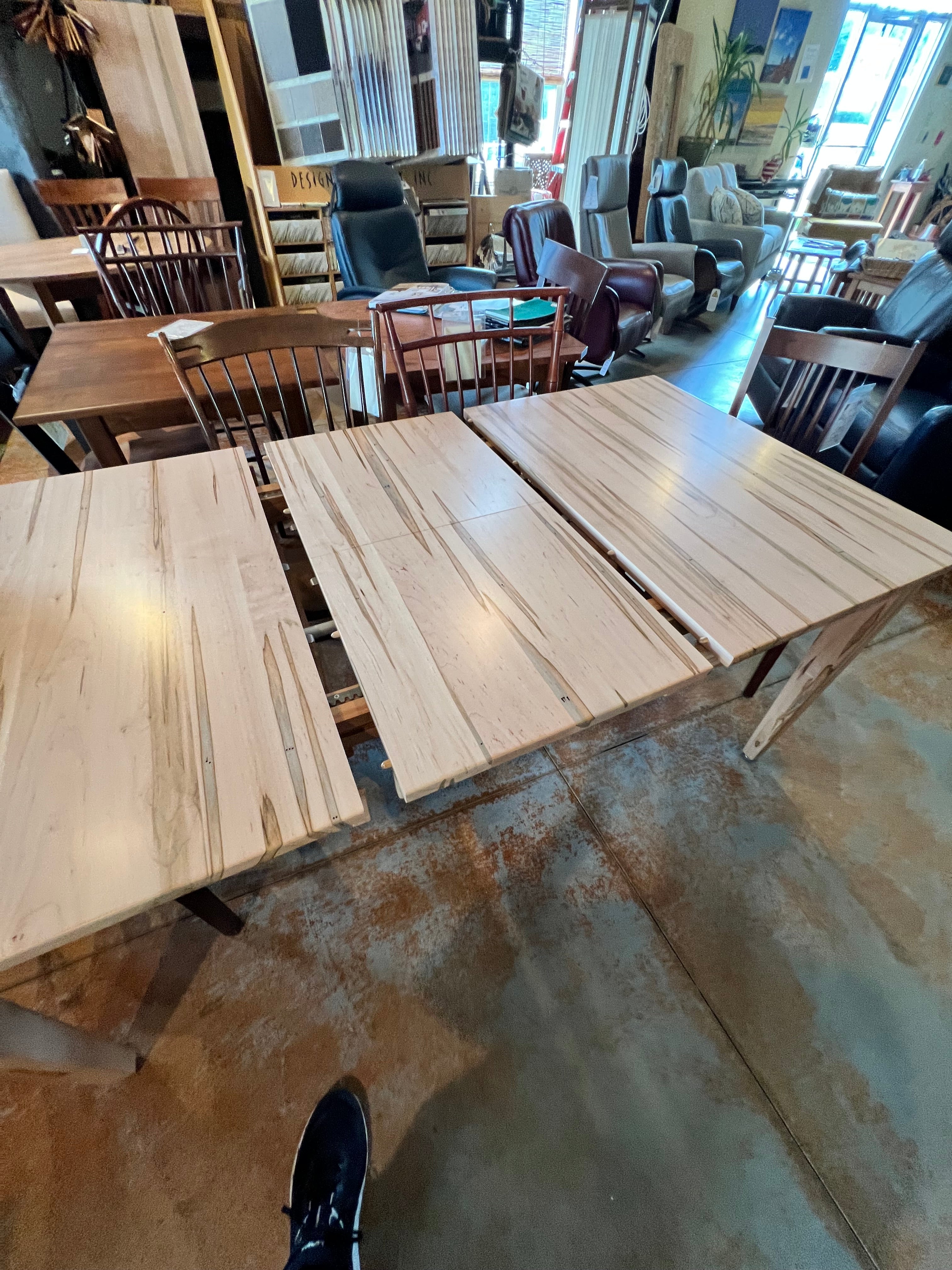 Premium Wormy Maple Butterfly Leaf Dining Table – Expandable & Stylish for Small Spaces | Perfect for Dining Rooms, Kitchens, and Entertaining