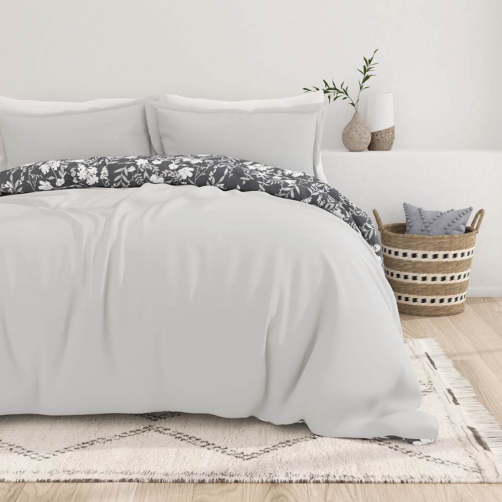 Secret Garden Floral Reversible Duvet Cover Set - 3 Piece Bedding Set with Pillow Shams, Botanical Print Comforter Cover for Master Bedroom & Guest Room Decor