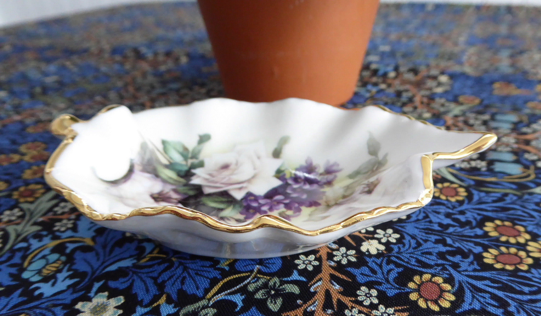 Royal Patrician Leaf-Shaped Tea Bag Holder - Elegant White Roses & Violets Design | England Bone China | Perfect for Afternoon Tea & English Tea Party Decor