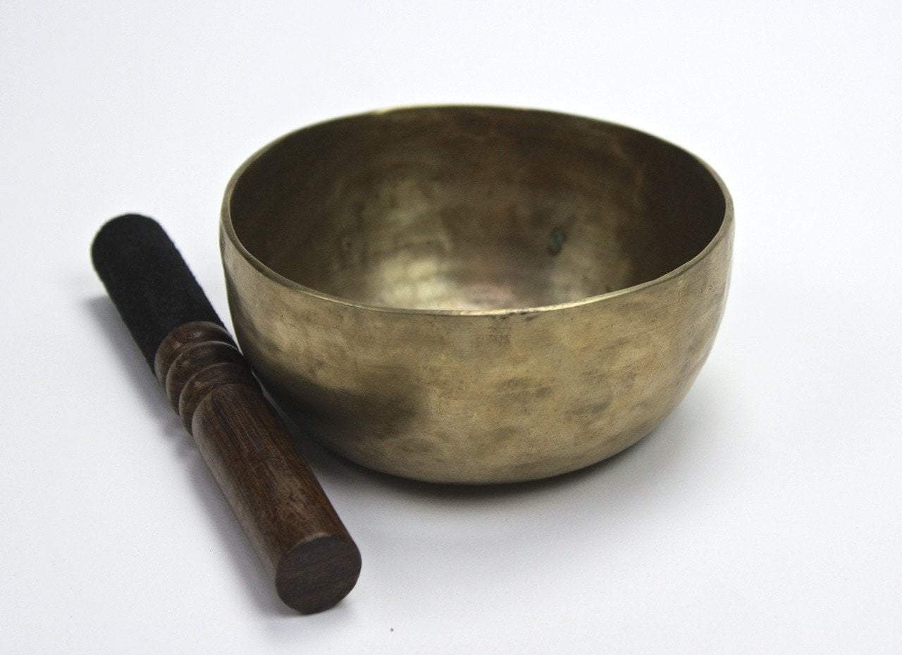 4.5 Inch Heart Chakra 372Hz Singing Bowl for Meditation, Yoga & Sound Healing - Handcrafted Tibetan Singing Bowl for Relaxation, Stress Relief & Spiritual Healing