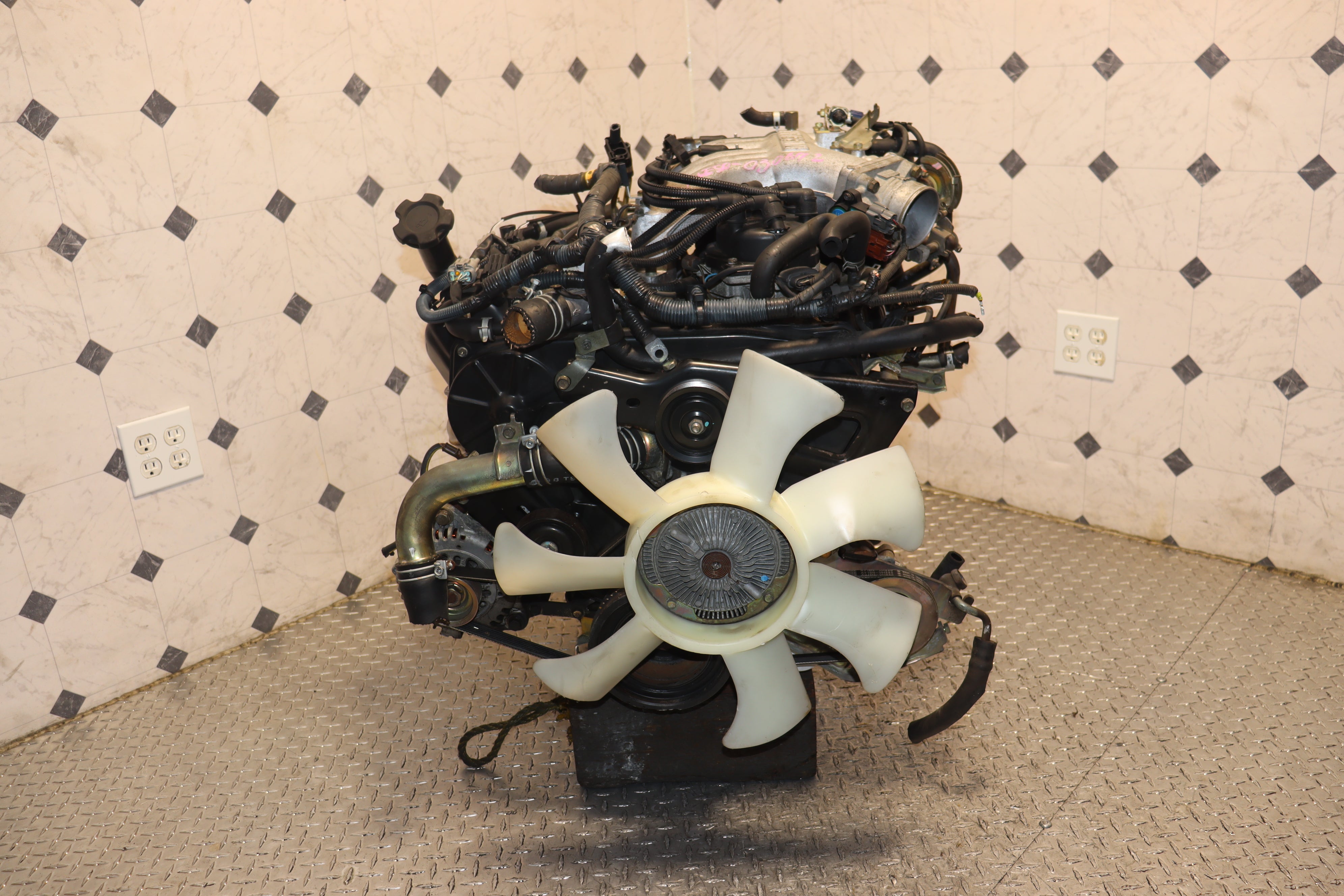 JDM Nissan VG33 3.3L V6 Engine for 1996-2004 Frontier Xterra Pathfinder QX4 - High Performance Replacement Engine for Off-Road & Daily Driving