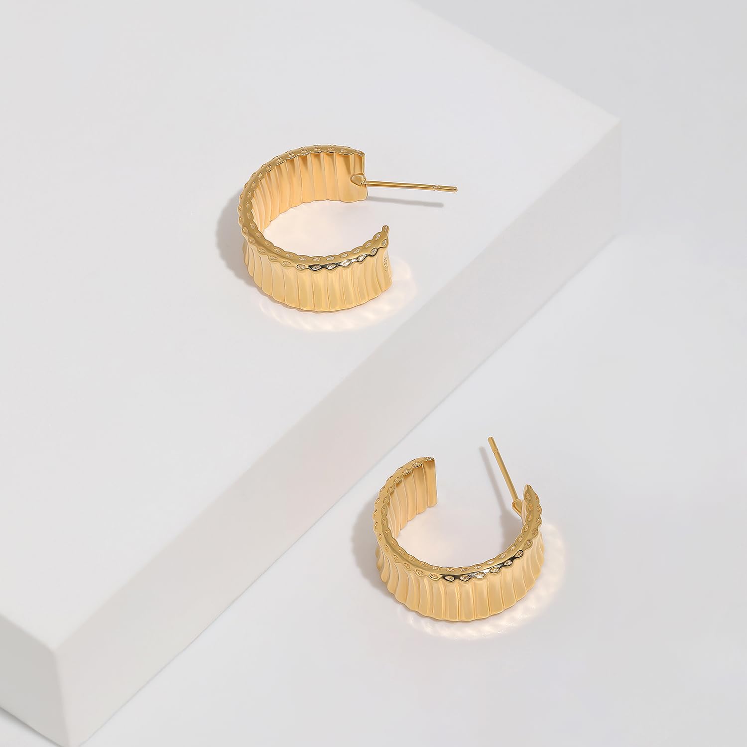 Meissa 925 Sterling Silver Gold Hoop Earrings for Women - Large Hammered Loop Earrings, Hypoallergenic Fashion Jewelry Gift for Her | Perfect for Parties, Weddings & Everyday Wear