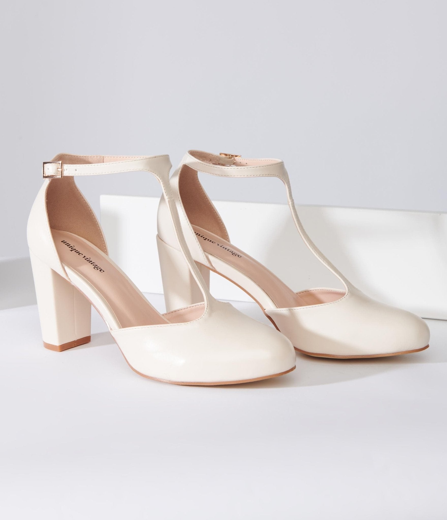 Vintage 1920s Beige Leather T-Strap Mary Jane Pumps - Roaring 20s Flapper Shoes for Gatsby Parties & Retro Dance Events
