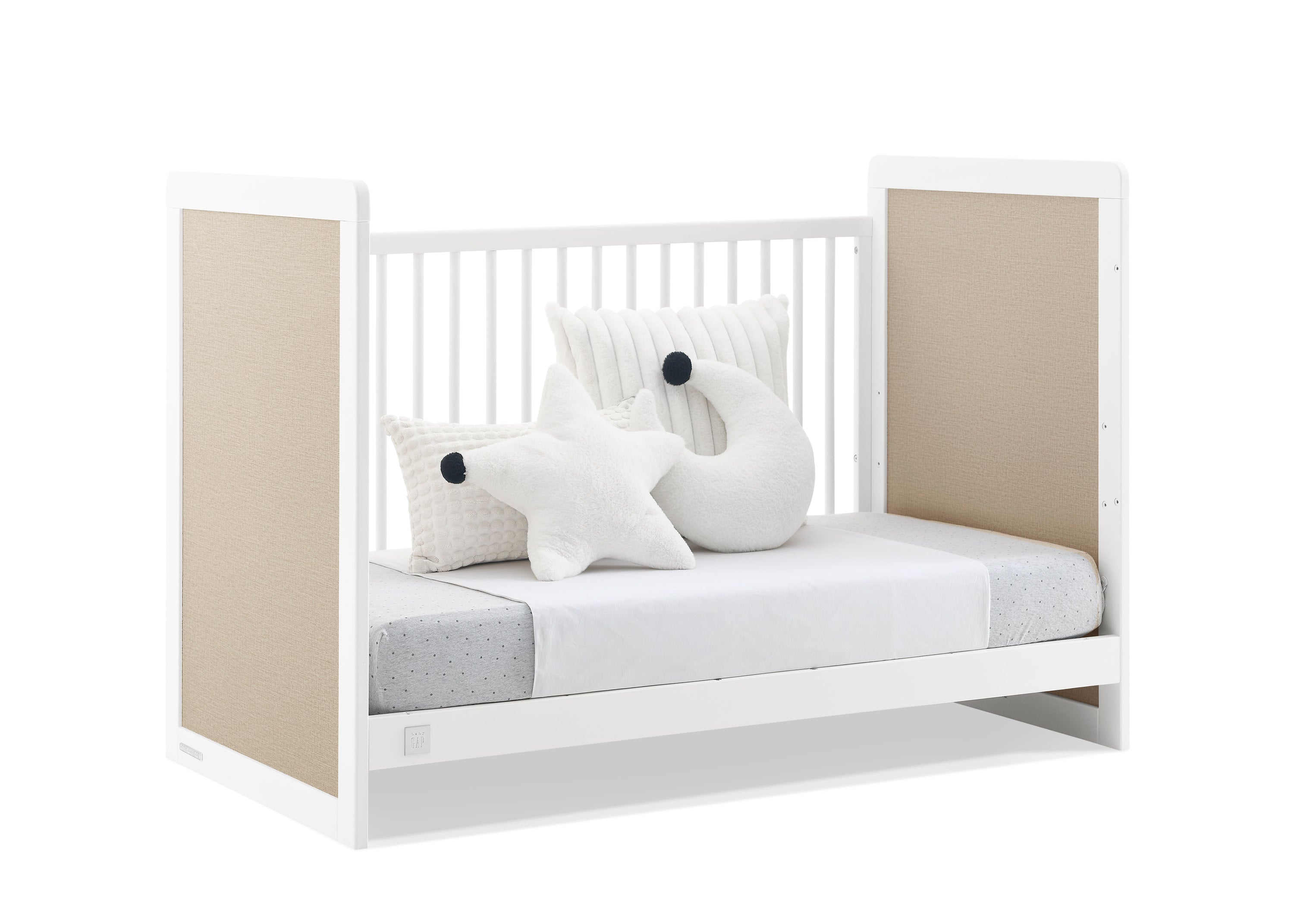 BabyGap Liam 4-in-1 Convertible Crib - Nursery Essential for Newborn to Toddler - Perfect for Bedrooms, Daycares & Guest Rooms