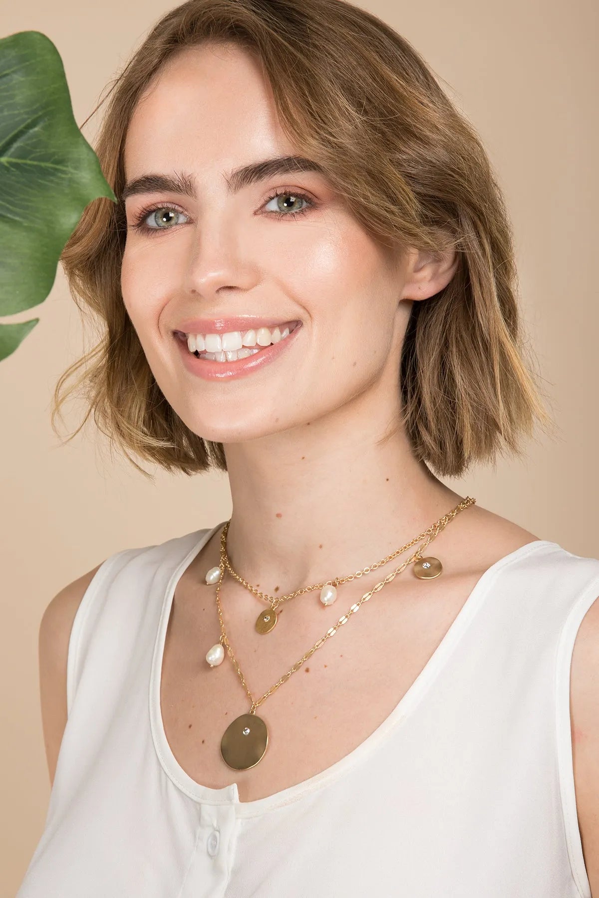 Layered Pearl Medallion Necklace for Women - Elegant Vintage Jewelry Gift for Wedding, Party & Special Occasions