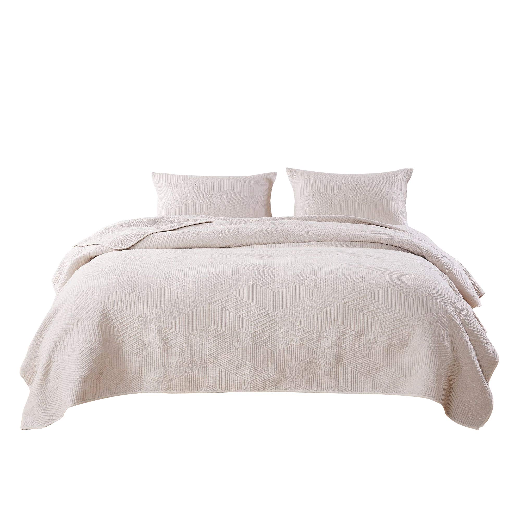 Benjara 3-Piece Full Size Microfiber Quilt Set - Cream Geometric Print Bedding for Cozy Comfort | Perfect for Master Bedroom, Guest Room & Dorm Decor
