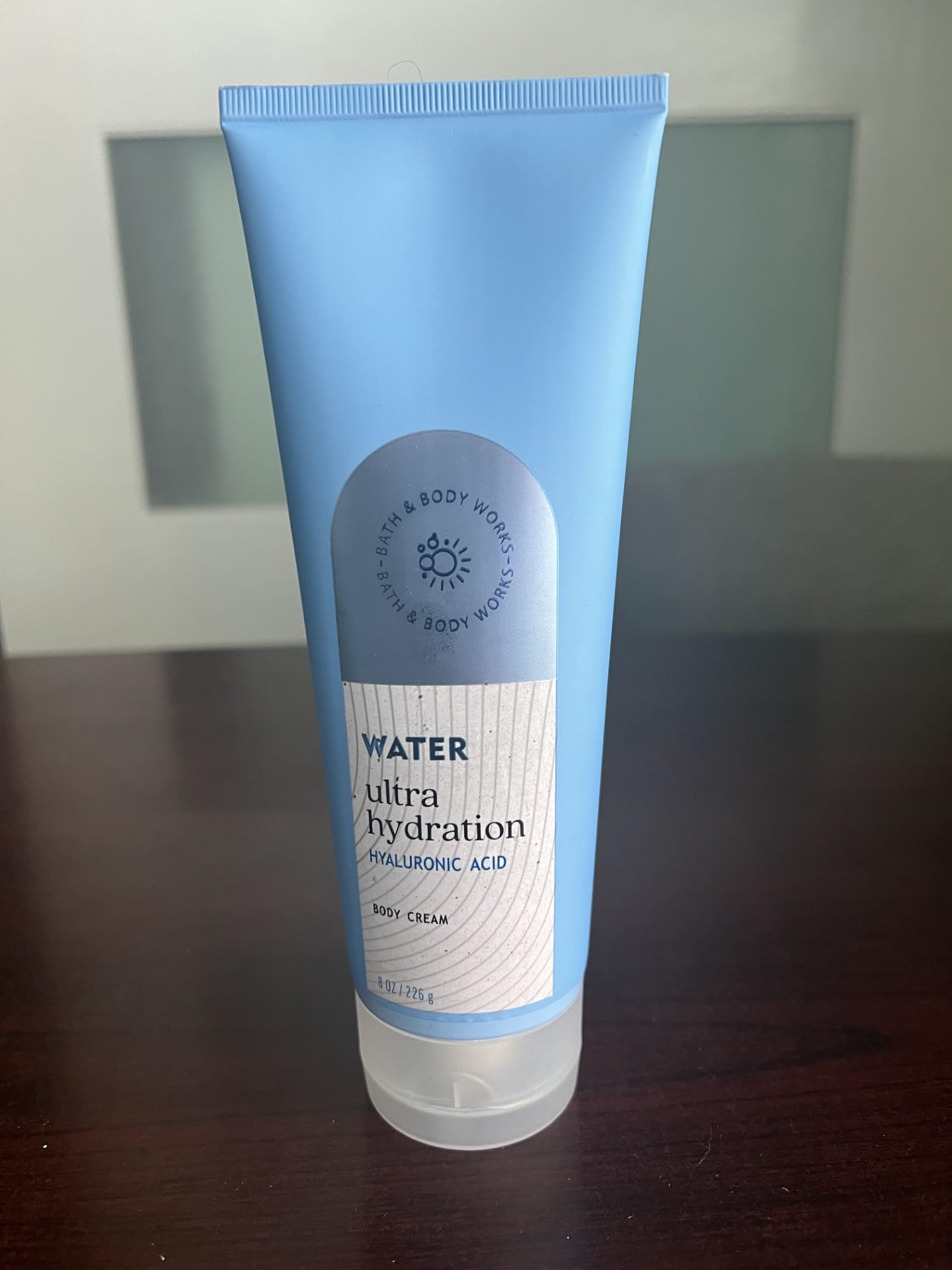 Bath & Body Works Ultra Hydration Hyaluronic Acid Body Cream - 7.8 fl oz (230ml) - Deep Moisturizing for Dry Skin - Perfect for Daily Use & Nighttime Skincare Routine