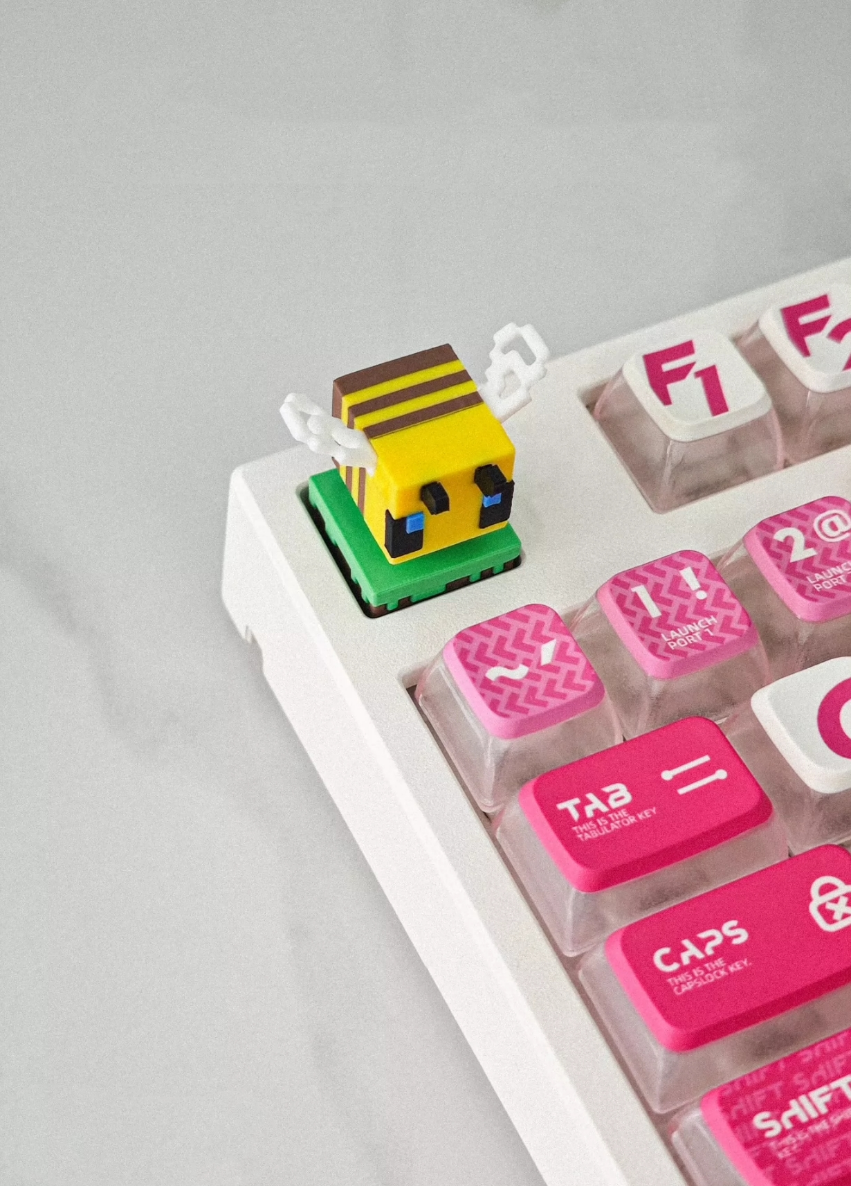 Custom Minecraft Pixel Style Bee Resin Keycaps - Movable Wings, Personalized Gaming Keycaps for Mechanical Keyboards - Perfect for Gamers & Collectors