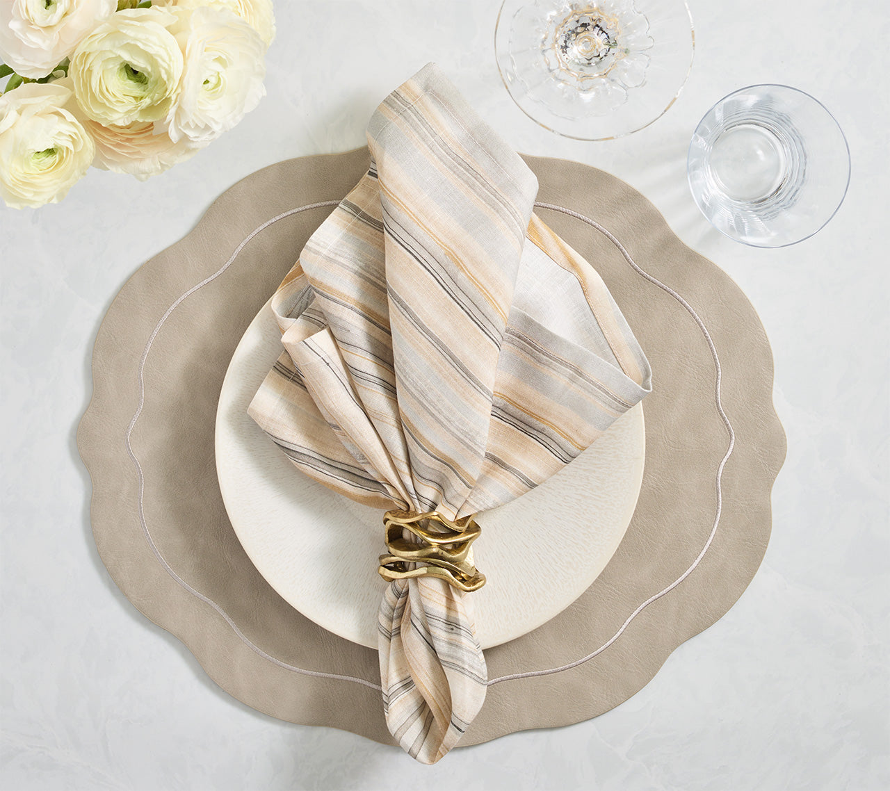 Elegant Flux Napkin Rings Set of 4 - Stainless Steel Dinnerware Accessories for Wedding, Holiday & Formal Table Settings