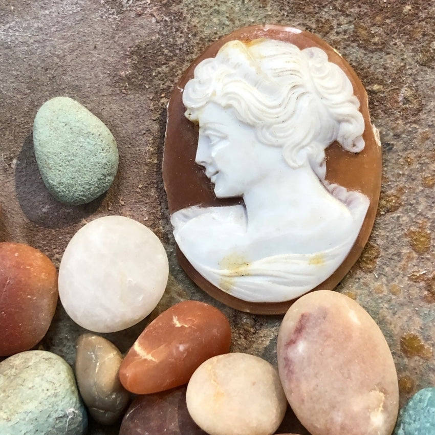 Vintage Hand-Carved Shell Cameo Pendant - Antique Jewelry for Women, Gift for Mom, Bridal & Special Occasions