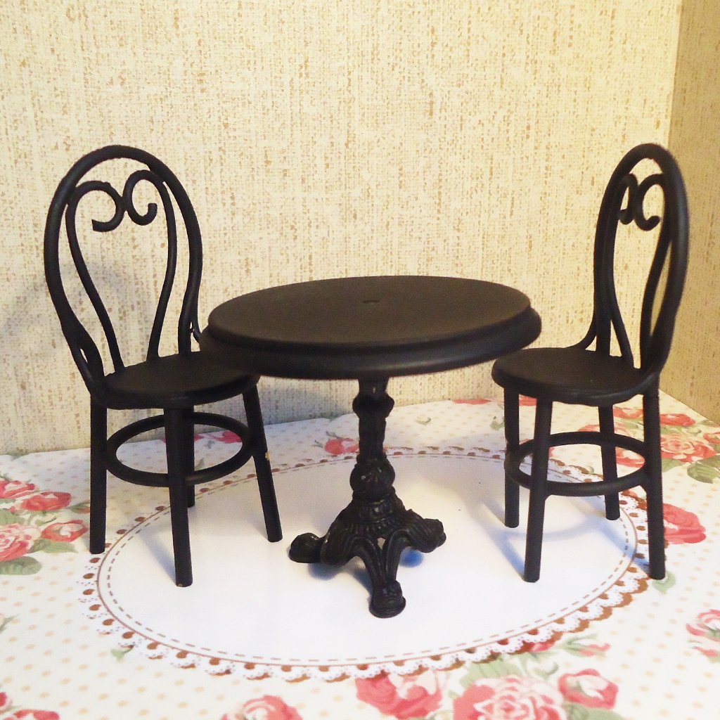 1:12 Scale Miniature Dollhouse Dining Table & Chairs Set - Realistic Wooden Furniture for Dollhouse Decor, DIY Crafts & Collectibles - Perfect for Miniature Enthusiasts, Model Train Scenes & Dollhouse Displays