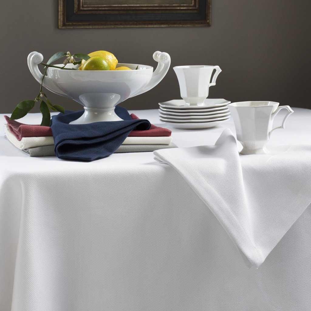 Sferra Squire Oblong Tablecloth 70x108 Inches - Premium Rose Dining Table Cover for Formal Dinners, Weddings & Holiday Decor