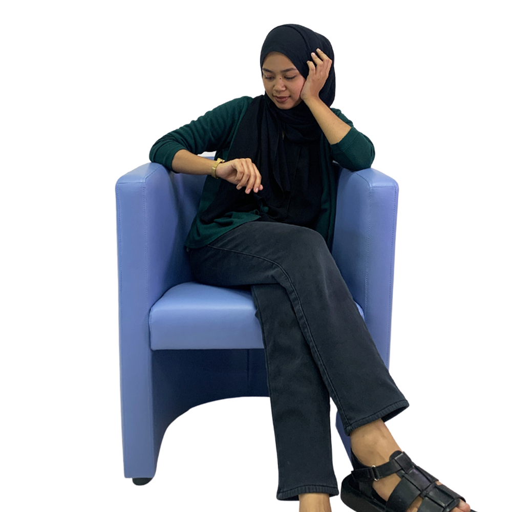Comfortable Tub Armchair for Living Room - Cozy Lounge Chair for Relaxing, Reading & Napping - Perfect for Home, Office & Dorm Decor