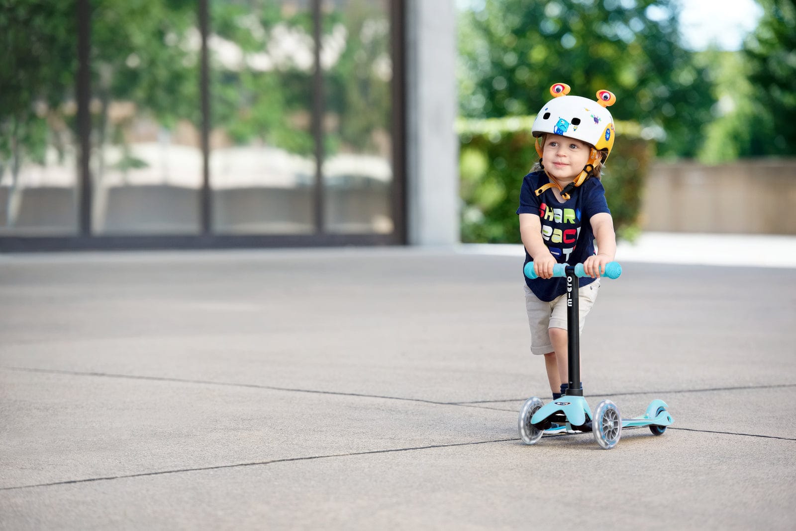 Micro Kickboard Micro Mini 2 Grow LED Scooter for Kids - Light Up 3 Wheel Kick Scooter for Boys & Girls Ages 2-5 Years - Fun Outdoor & Indoor Riding Toy for Toddlers