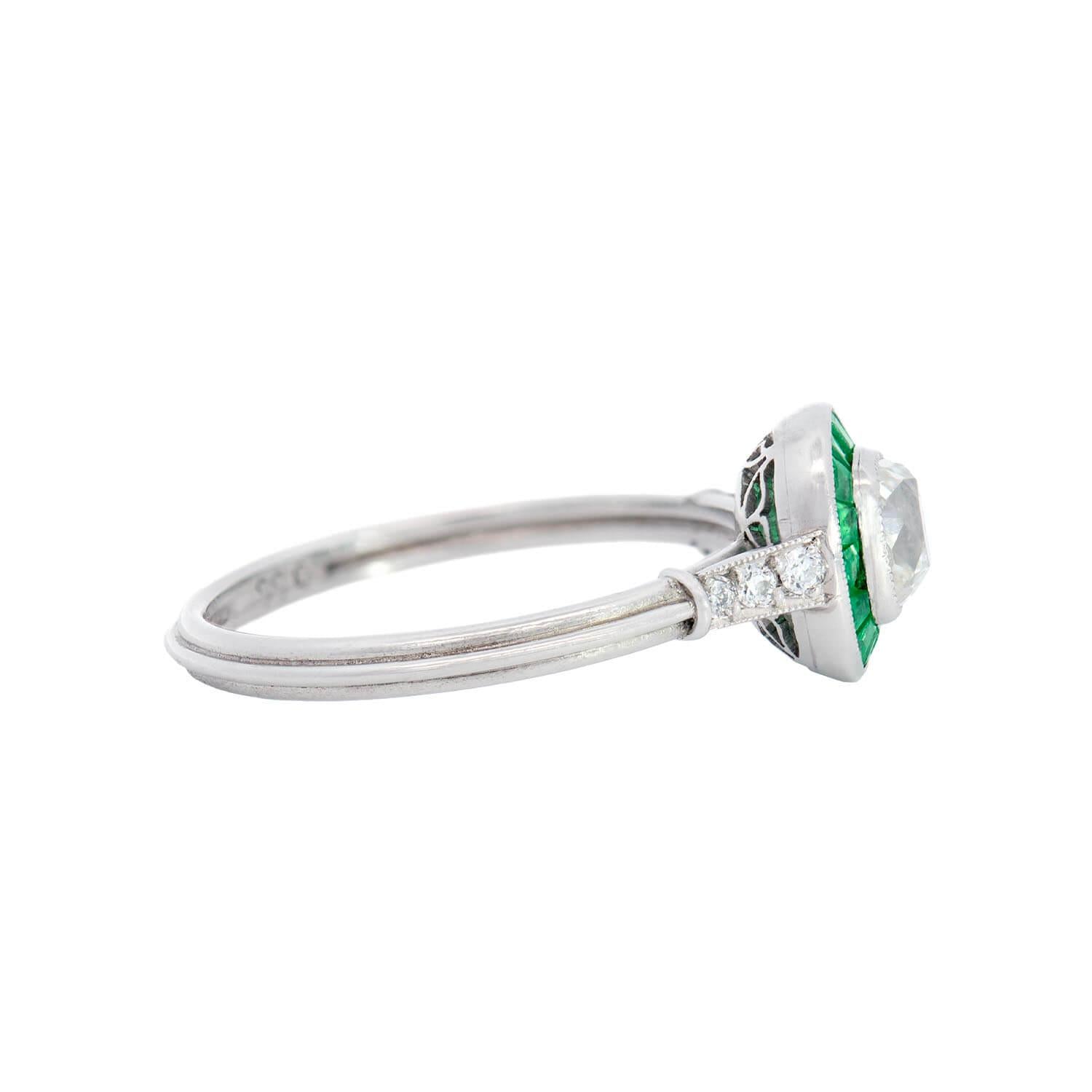 Platinum Diamond & Emerald Engagement Ring for Women - Vintage Style Wedding Band, Perfect for Proposals, Anniversaries & Special Occasions