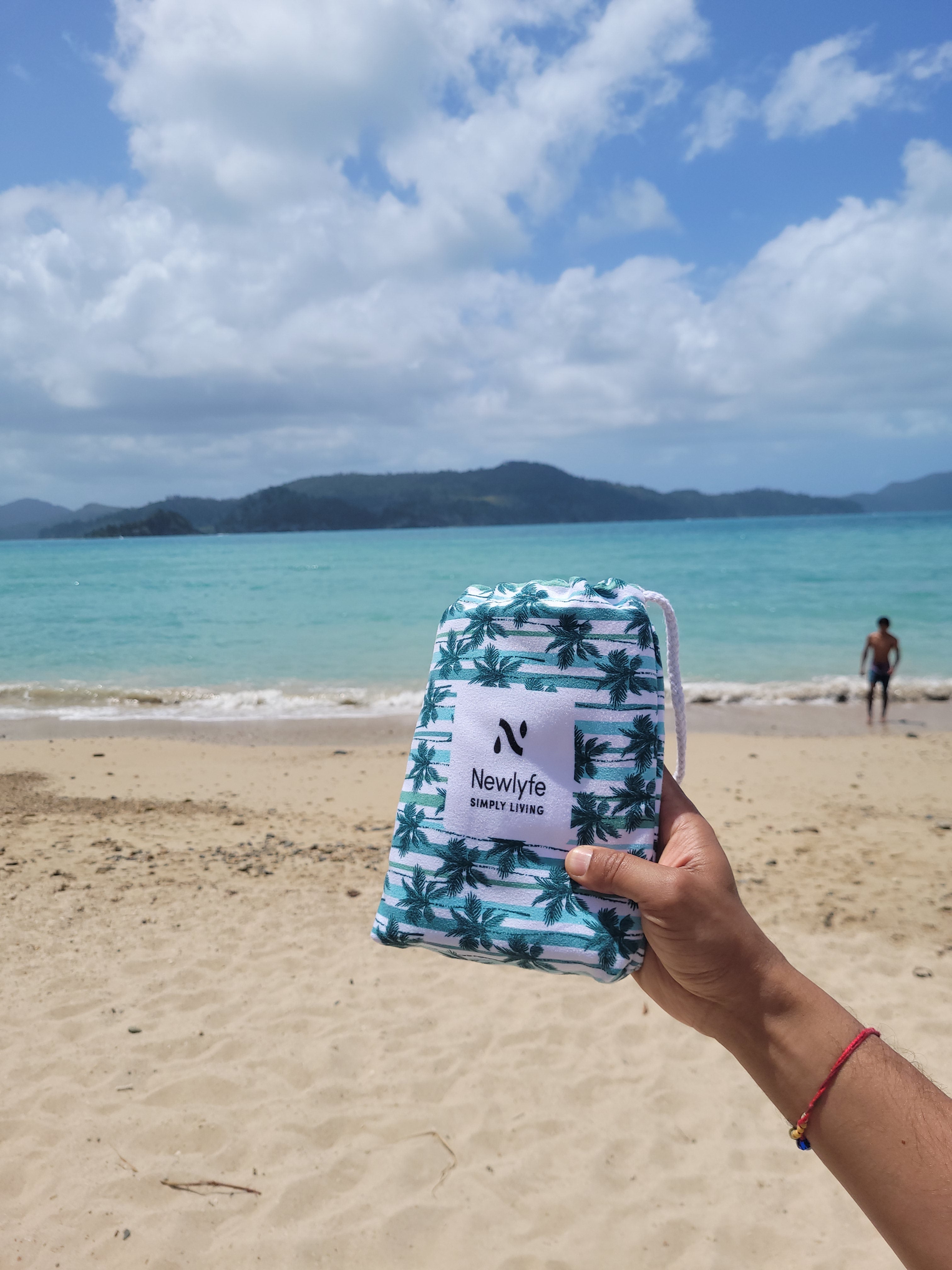 Premium Cocos Beach Towel with Pouch - Soft, Quick-Dry & Sand-Resistant - Perfect for Pool, Beach, Travel & Yoga