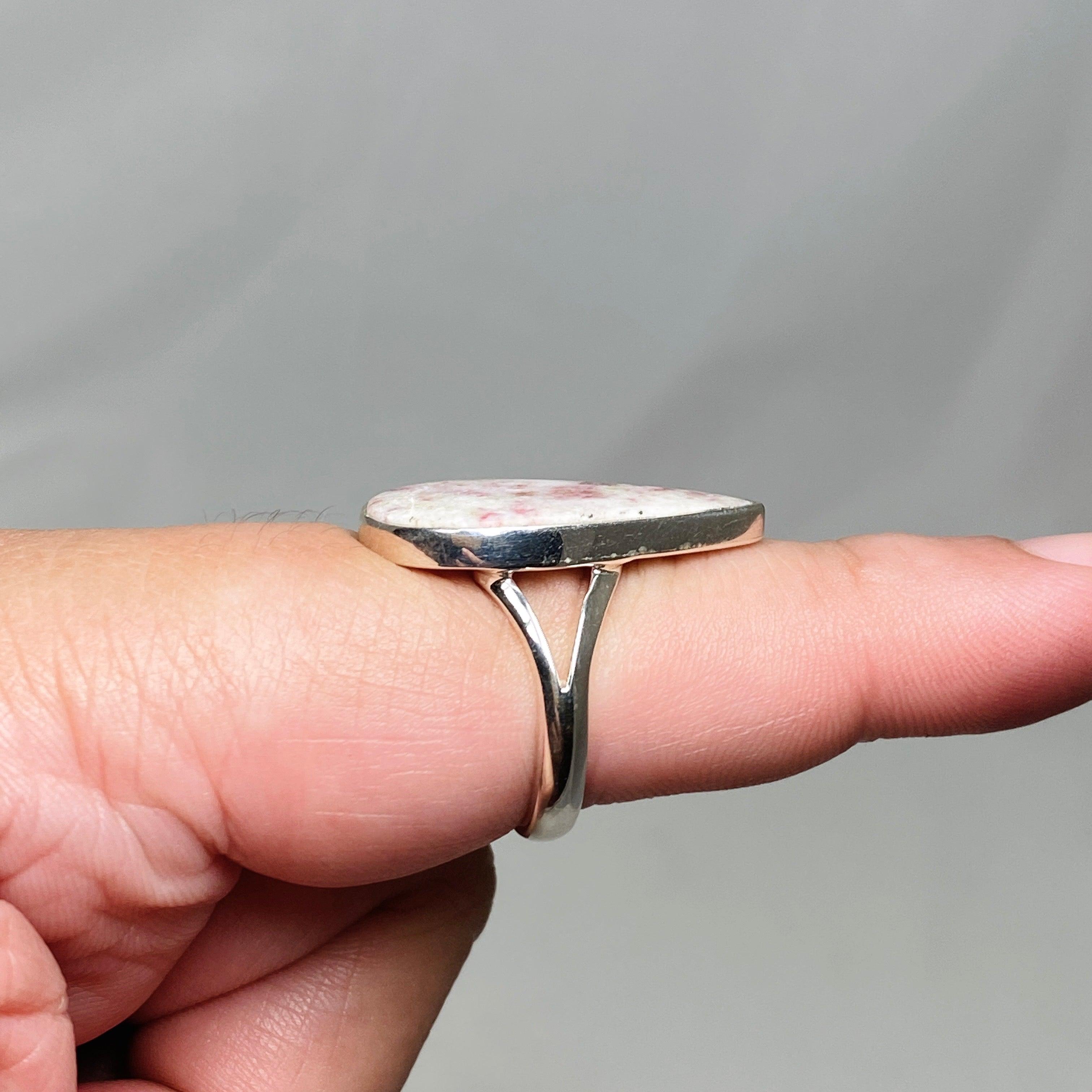 Cinnabar Teardrop Split Band Ring Size 9 KRGJ3175 - Elegant Handmade Jewelry for Women, Perfect for Weddings, Parties & Special Occasions