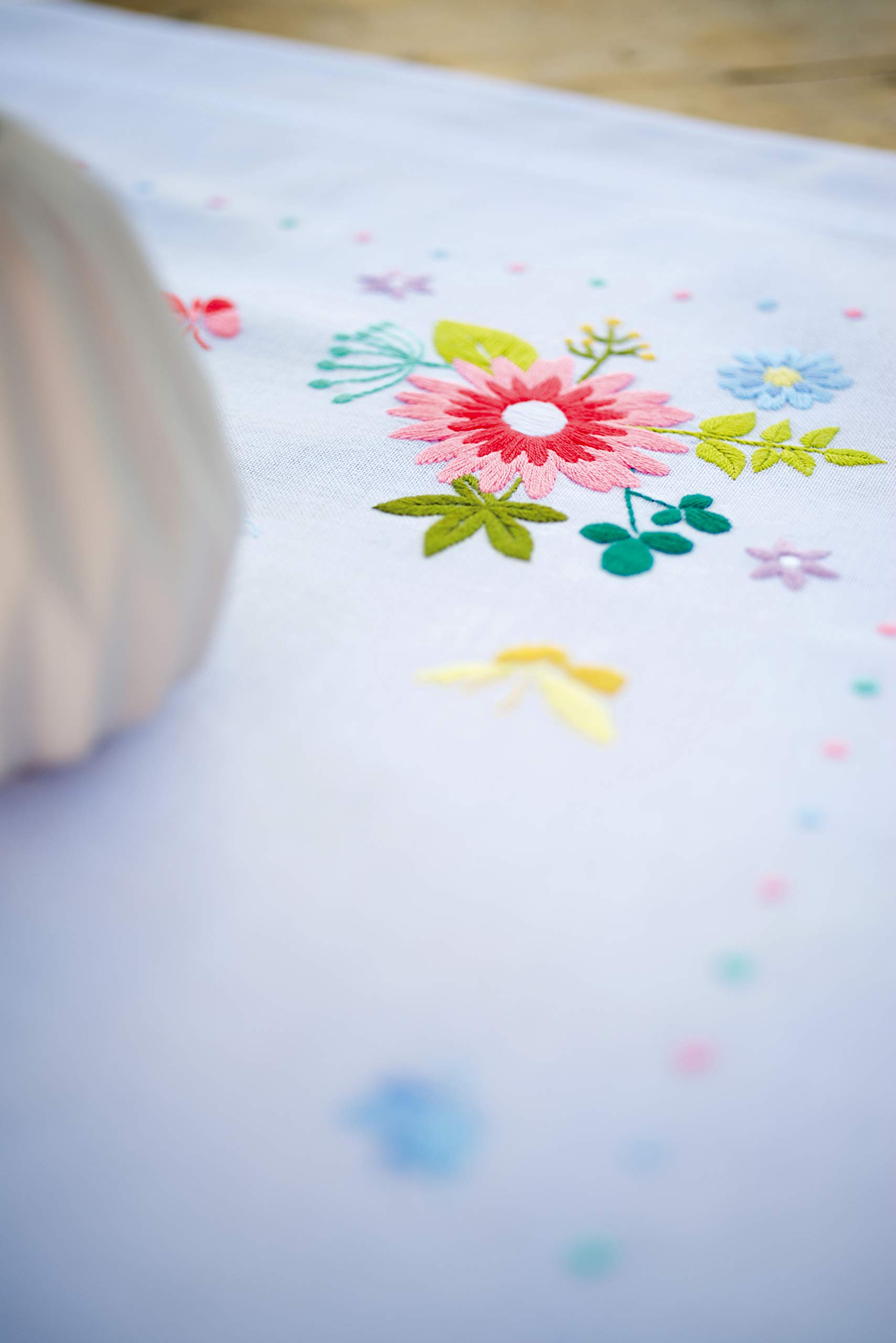Vervaco Spring Flowers Stamped Tablecloth Stitch Embroidery Kit - DIY Cross Stitch Kit for Home Decor, Table Linens & Handmade Gifts (Perfect for Beginners & Craft Lovers)