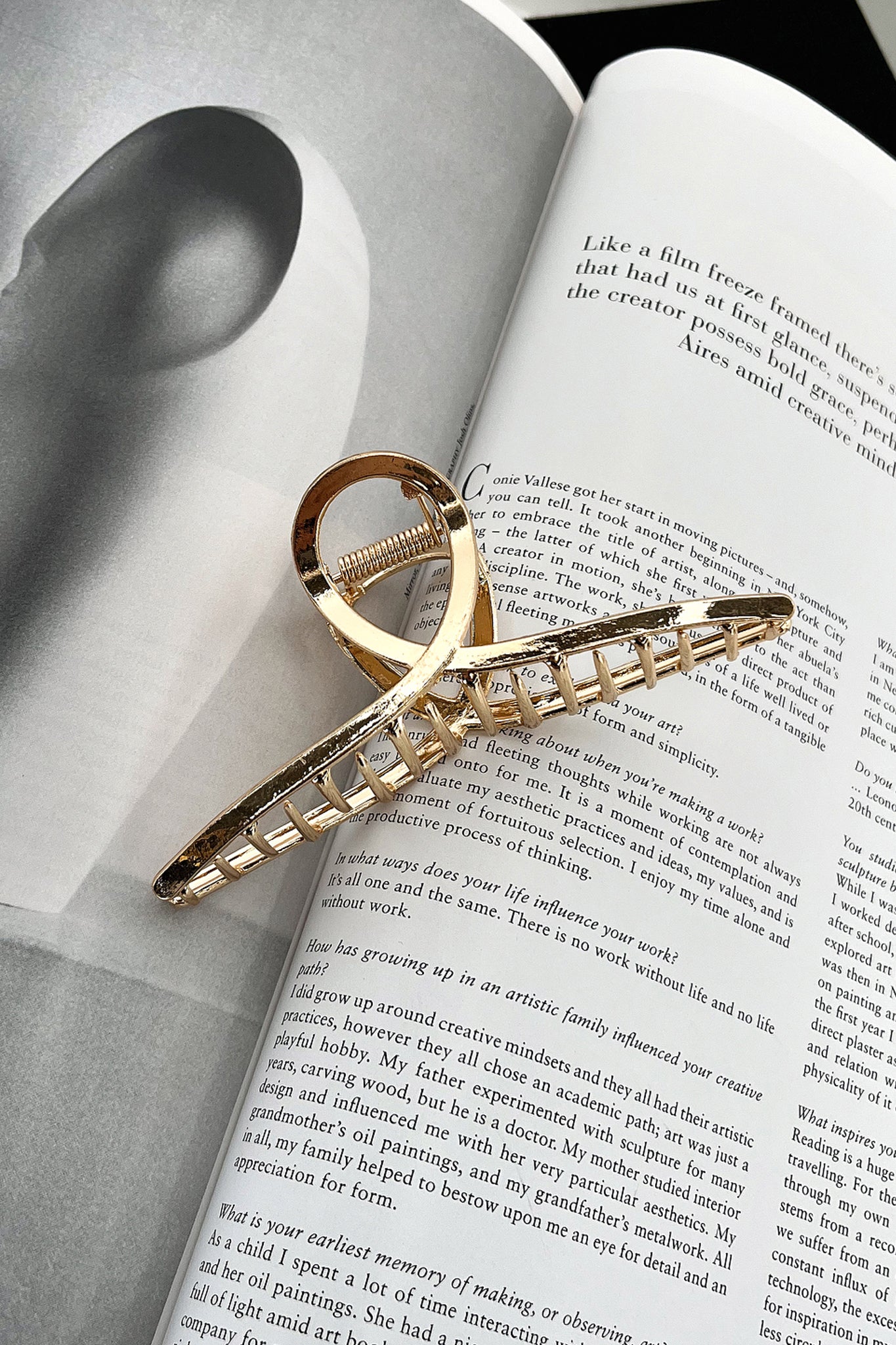 Liani Gold Hair Claw Clip for Women - Strong Hold Hair Clips for Thick Hair, Perfect for Ponytails, Buns & Updos - Elegant Hair Accessories for Daily Use, Work, Parties & Special Occasions