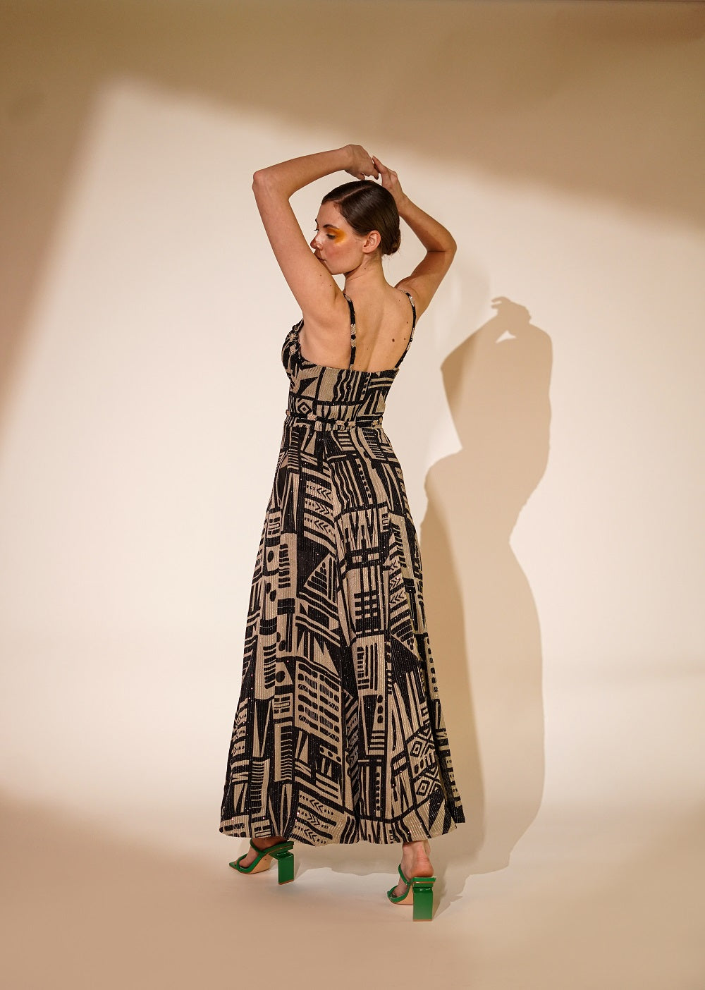 Elegant White Abstract Print Dress for Women - Perfect for Casual Outings, Parties & Summer Vacations