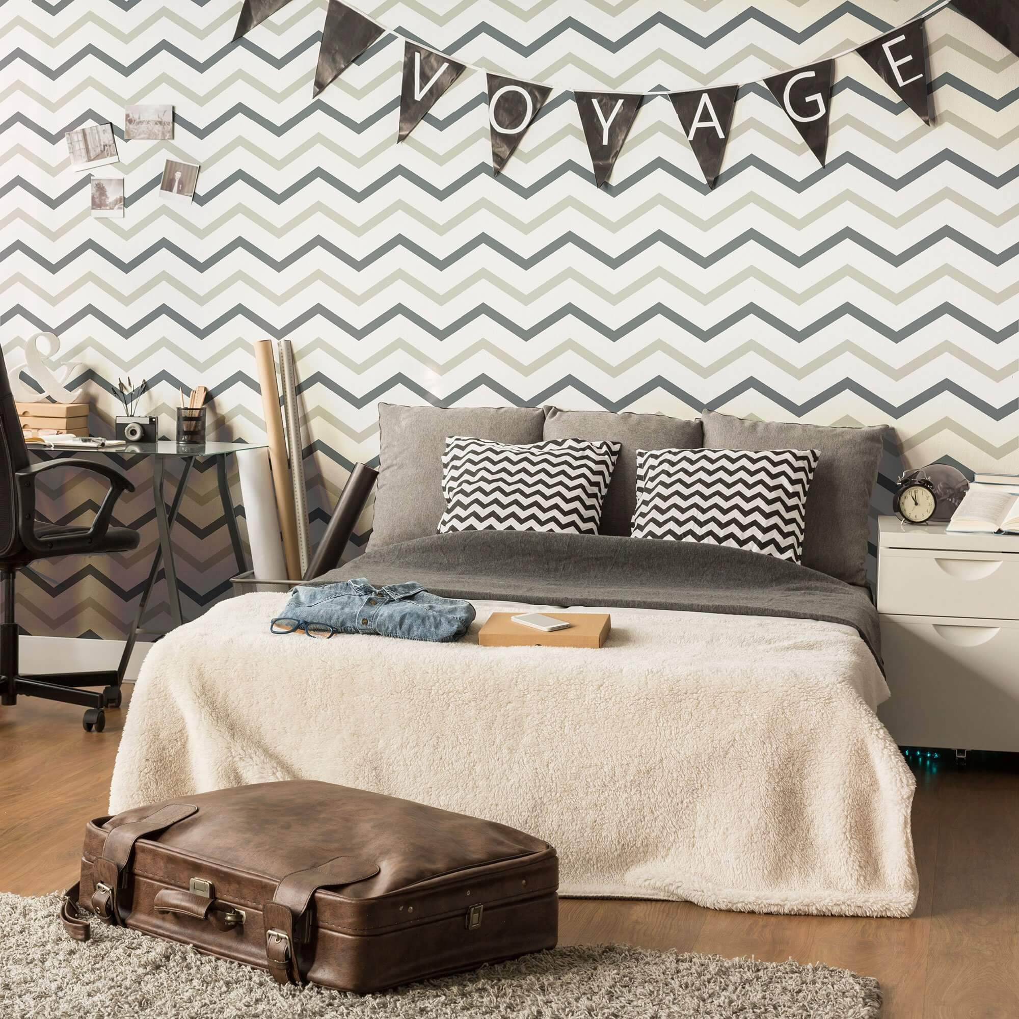 White & Champagne Chevron Peel and Stick Removable Wallpaper - Self-Adhesive Decorative Wall Covering for Bedroom, Living Room, Office & Home Decor