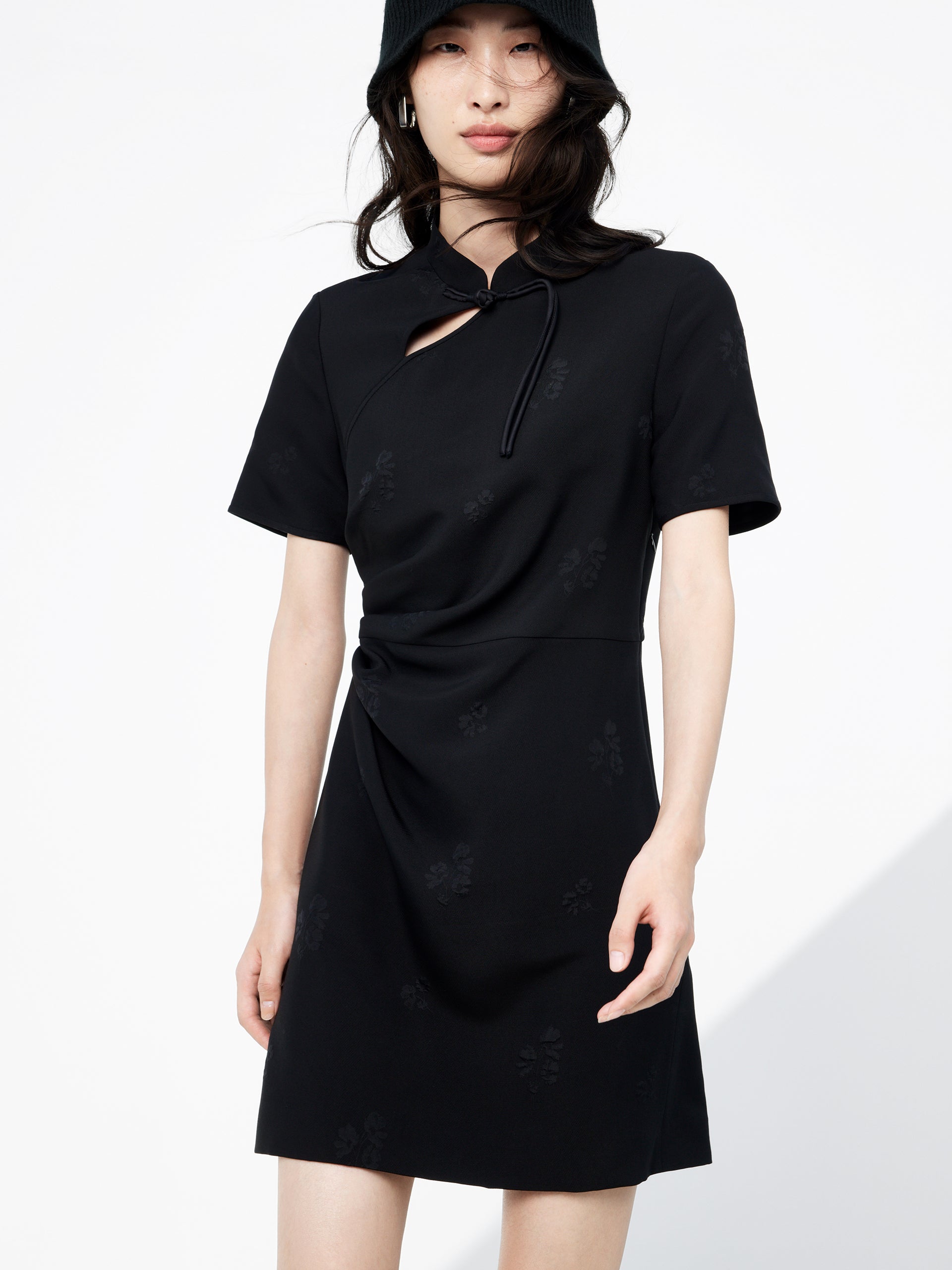 Elegant Chinese Cheongsam Dress with Buckle Cutout Design - Vintage Qipao Style for Women | Perfect for Weddings, Parties, and Special Occasions