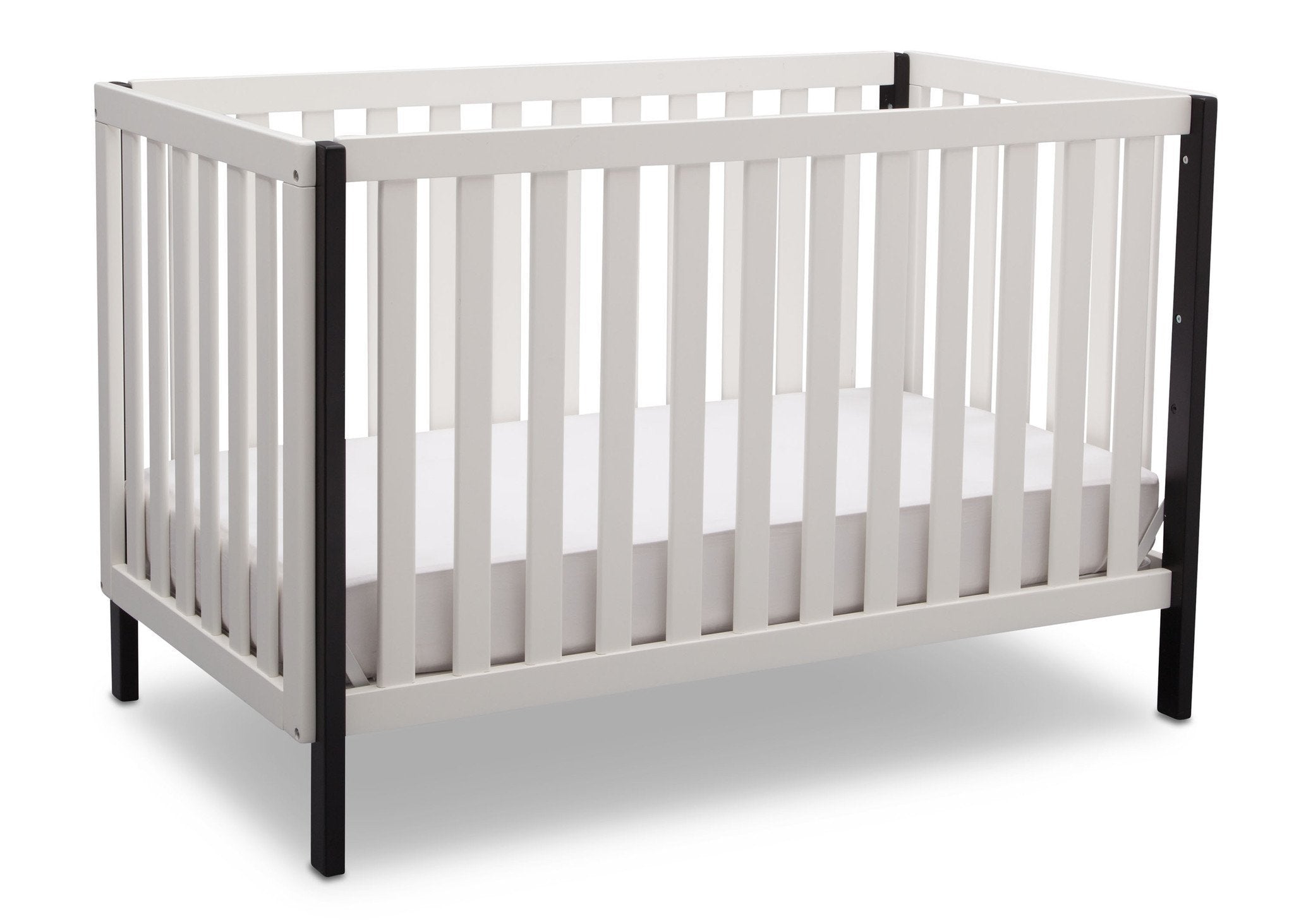 Milo 3-in-1 Convertible Baby Crib - White Wooden Nursery Bed with Toddler Rail & Daybed Conversion - Perfect for Newborns to Toddlers in Modern Nursery Rooms