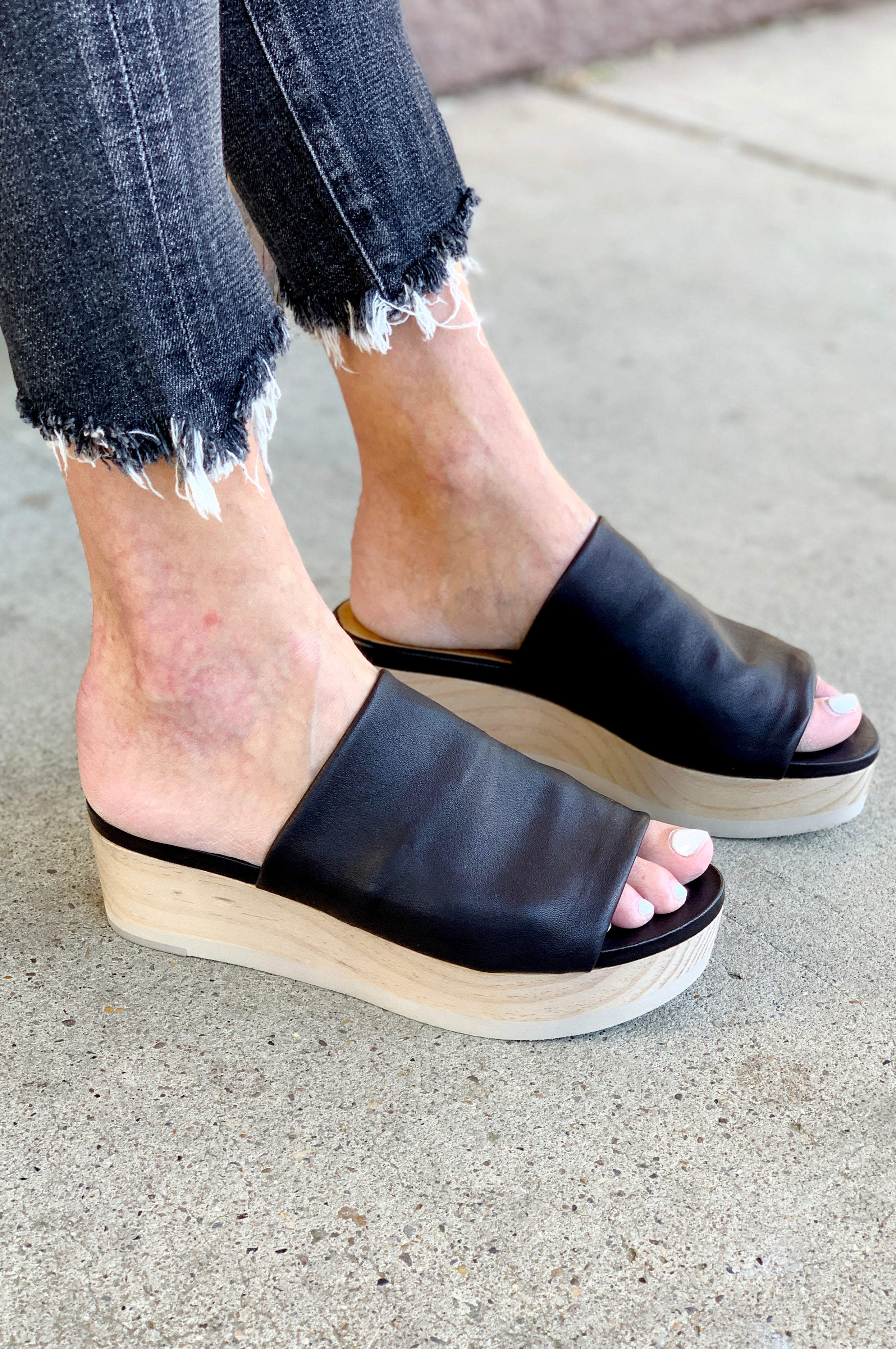 Ana Clog Natural Black - Comfortable & Stylish Women's Garden Clogs for Outdoor, Gardening, and Casual Wear
