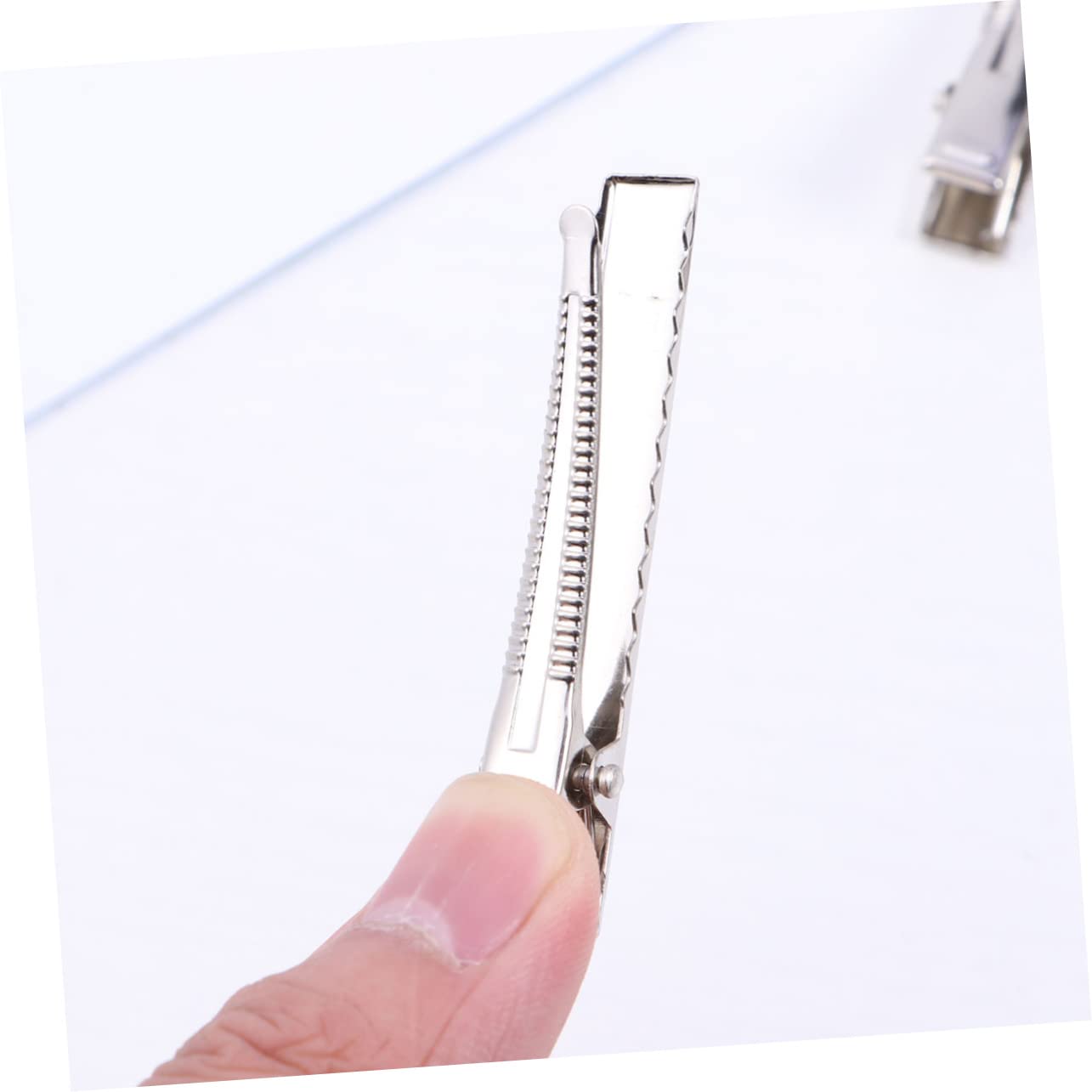 FOMIYES 200pcs Silver Hair Sectioning Clips - Professional Metal Alligator Hair Clips for Extensions, Styling & Salon Use - Perfect for Hairdressers, DIY Haircuts & Home Hair Care