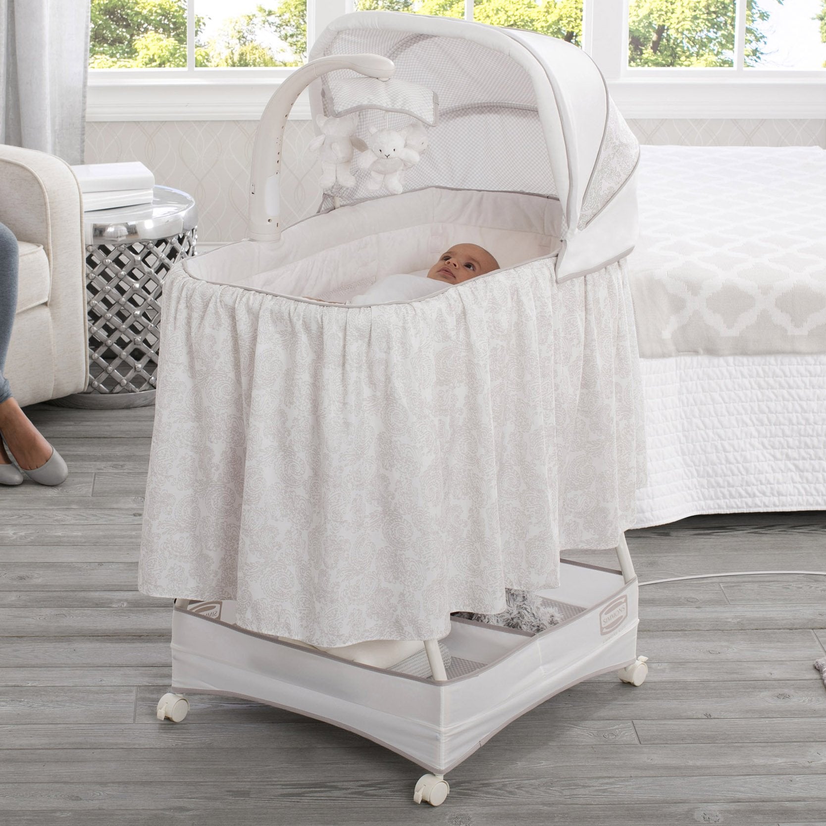 Simmons Kids Silent Auto Gliding Deluxe Bassinet - Premium Baby Crib with Smooth Motion for Newborns | Perfect for Nursery, Bedroom & Travel | Soothing Sleep Solution for Infants