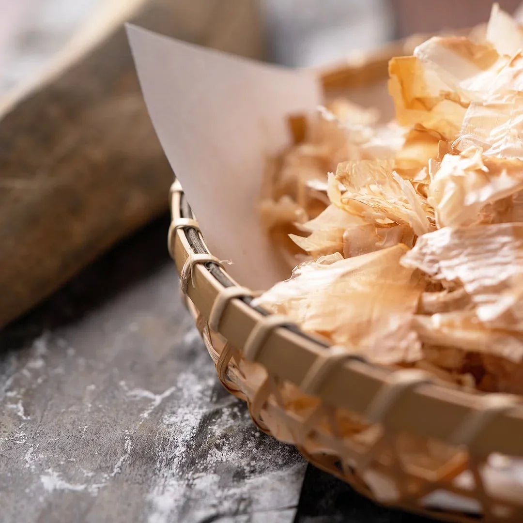 Premium Kyuemon Naturally Dried Bonito Flakes - Thinly Shaved Katsuobushi (32g) | Authentic Japanese Umami Seasoning for Soup, Rice & Noodles | Perfect for Dashi Broth, Okonomiyaki & Takoyaki