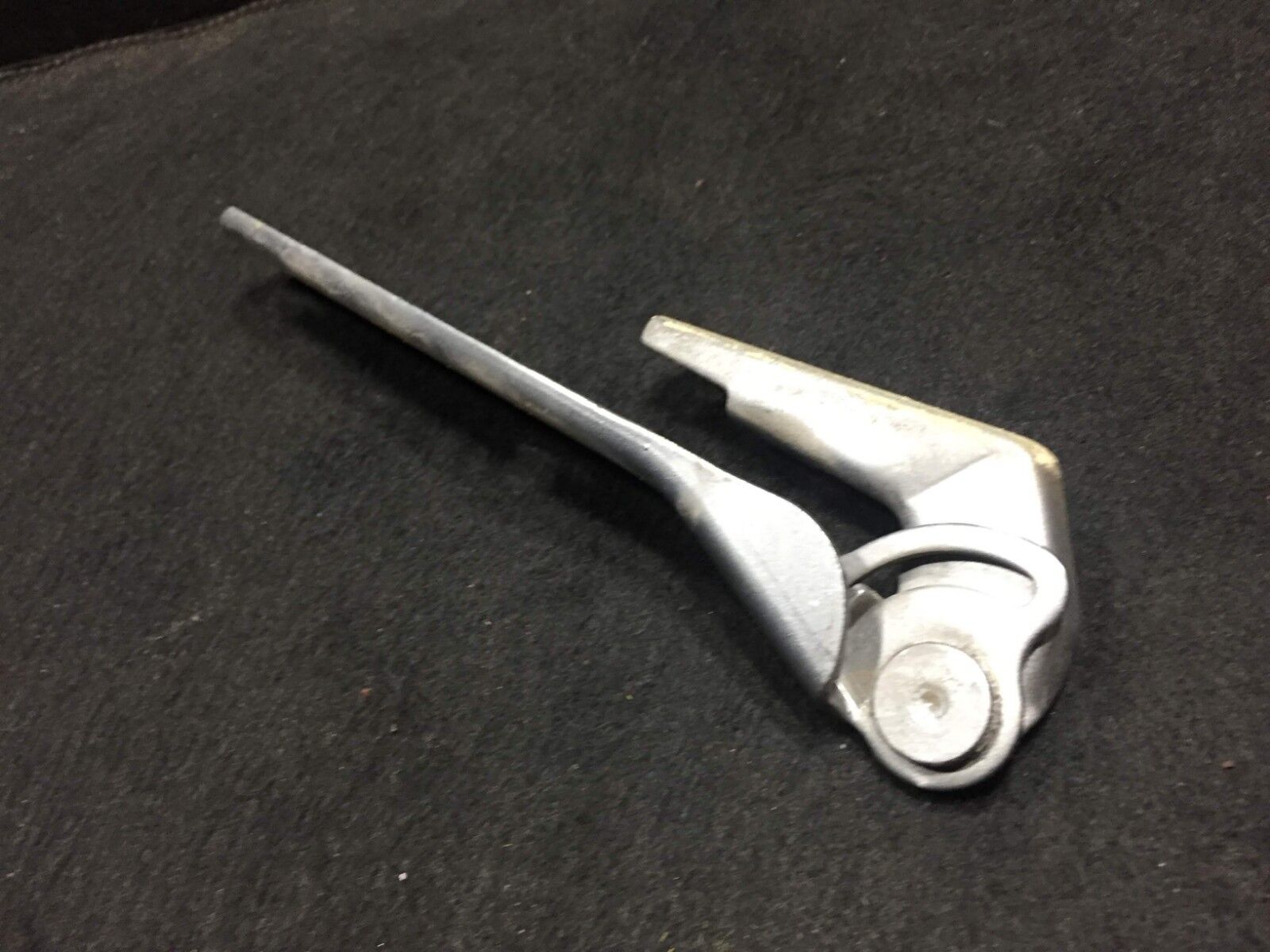 2002 2003 2004 2005 Volkswagen Passat Left Driver Side Hood Hinge OEM D23 Replacement Part - Perfect for Car Repair & Maintenance