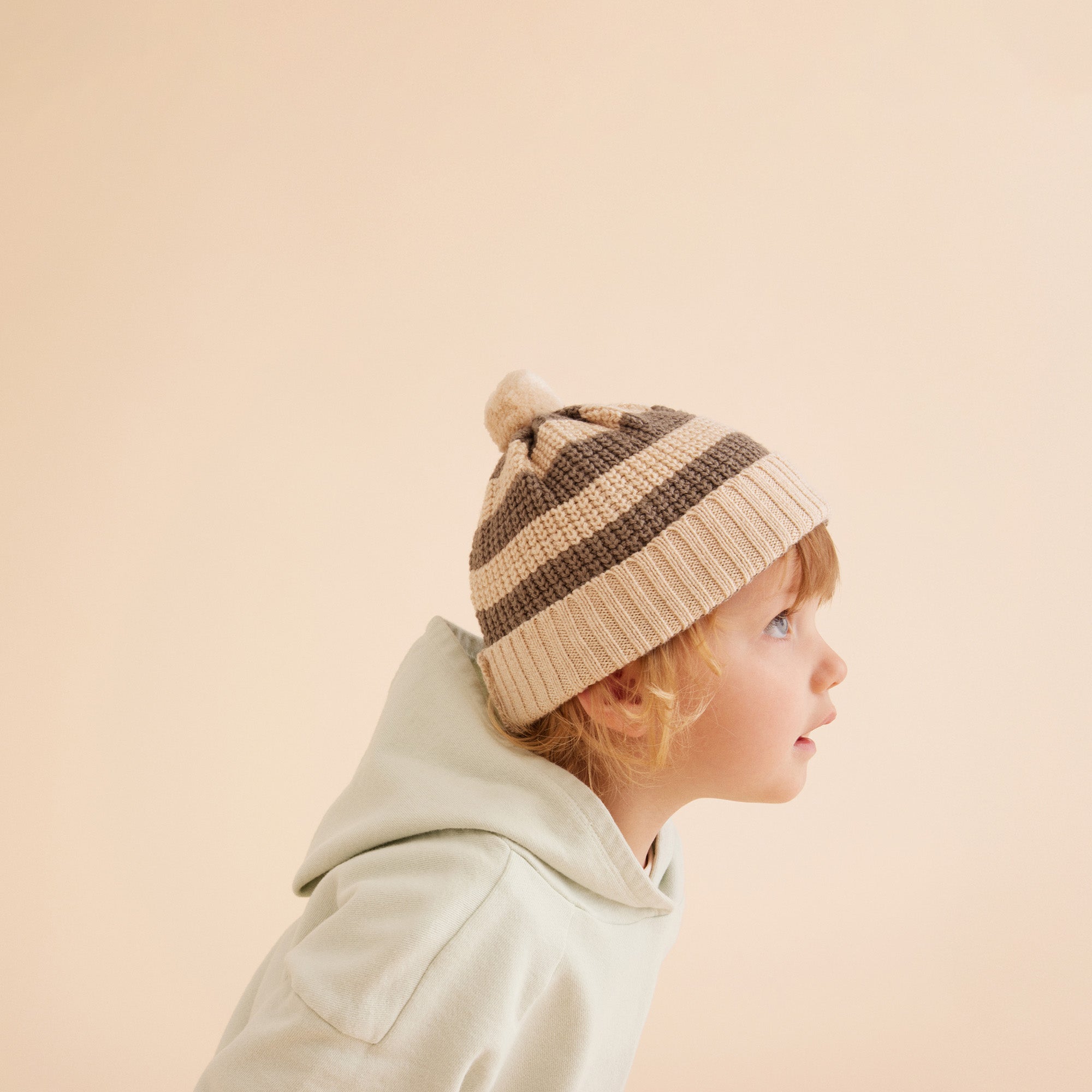 Warm Knitted Stripe Beanie Hat for Men & Women - Soft Winter Skull Cap with Stylish Stripes - Perfect for Outdoor Activities, Skiing, and Cold Weather Fashion