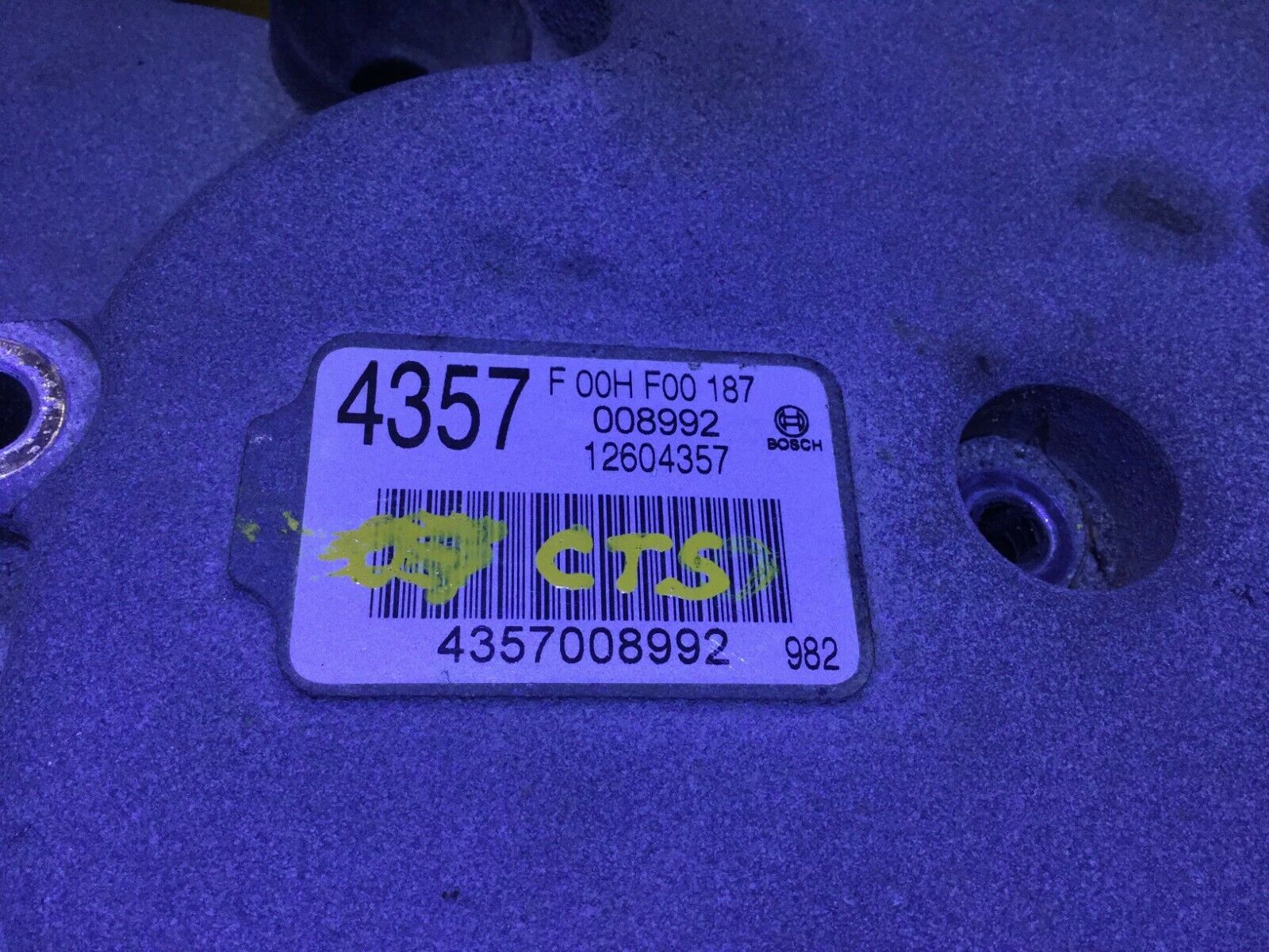 04-07 Cadillac CTS 2.8L Upper Intake Manifold OEM Replacement Part - Perfect for Engine Performance Upgrade & Repair