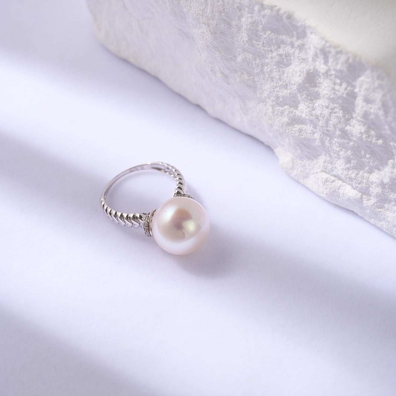18K Gold Edison Pearl Ring KR00110 - Elegant Pearl Jewelry for Women, Perfect for Weddings, Anniversaries & Special Occasions