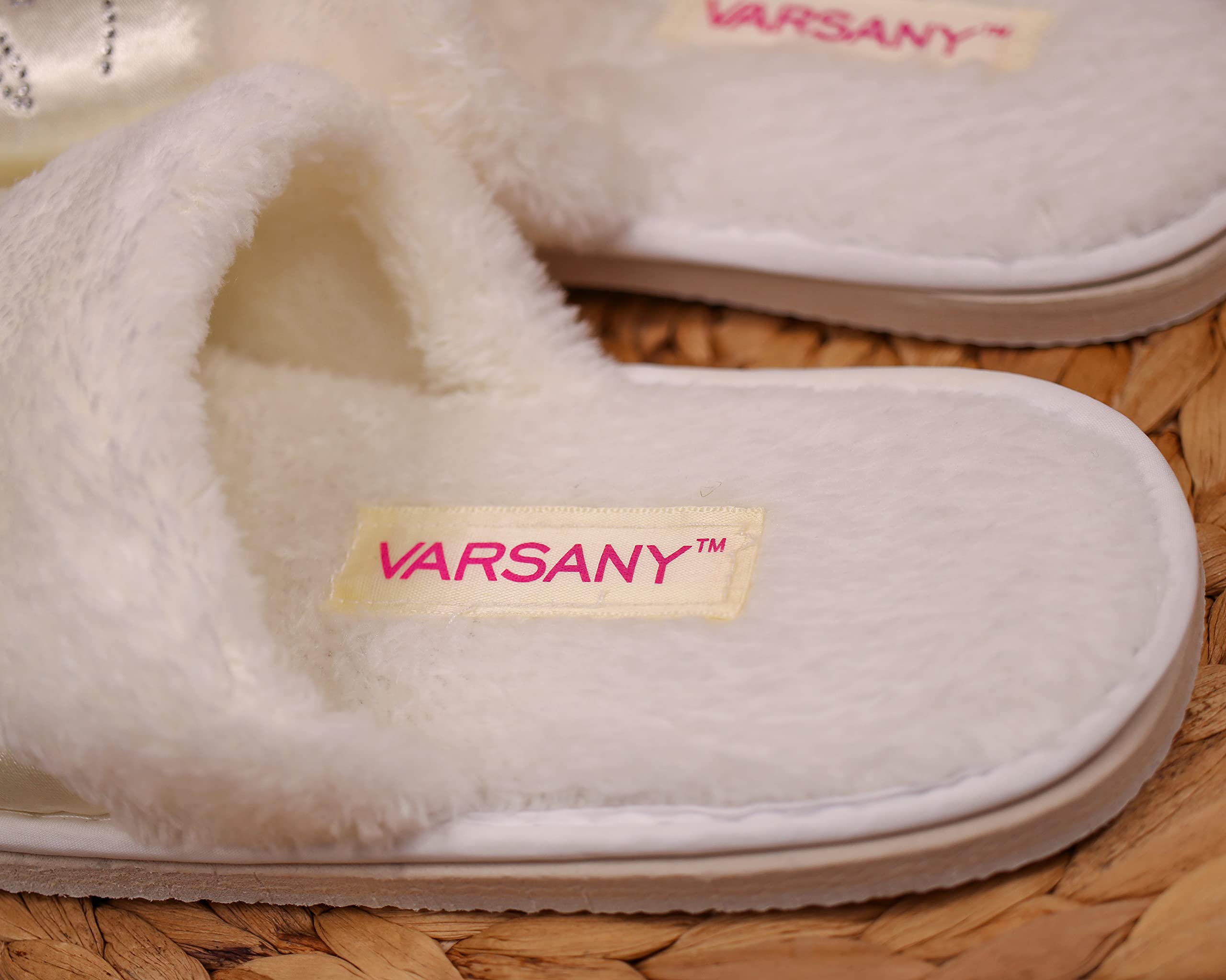 Varsany White Crystal Open Toe Spa Slippers & Tote Bags Set - Wedding Bridal Shower Gift, Bachelorette Party Favors (2-Piece) - Perfect for Bridesmaids, Spa Days & Luxury Relaxation