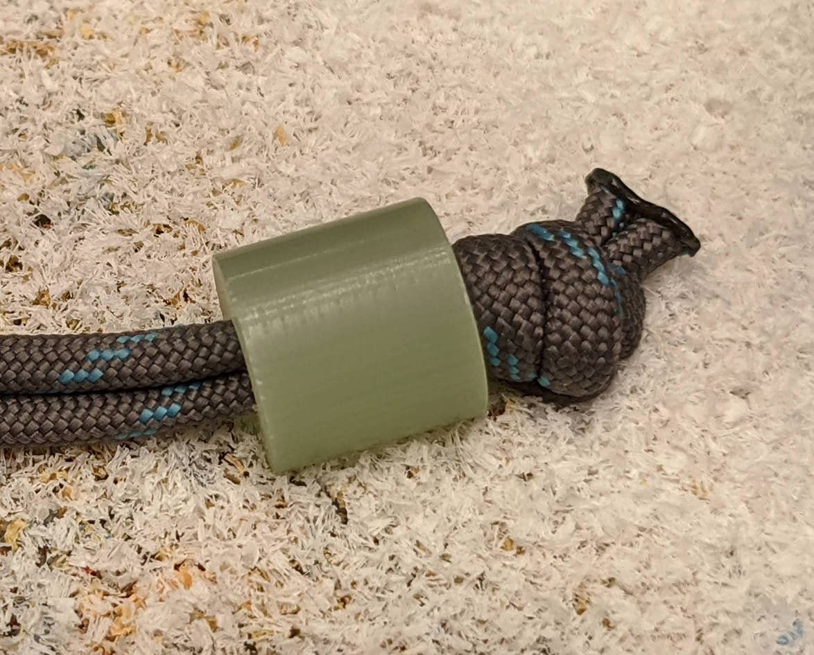 Premium Large Simple Jade Green G10 Lanyard Bead with Free Paracord Lanyard - Perfect for Keychains, Backpacks, and Outdoor Gear Accessories