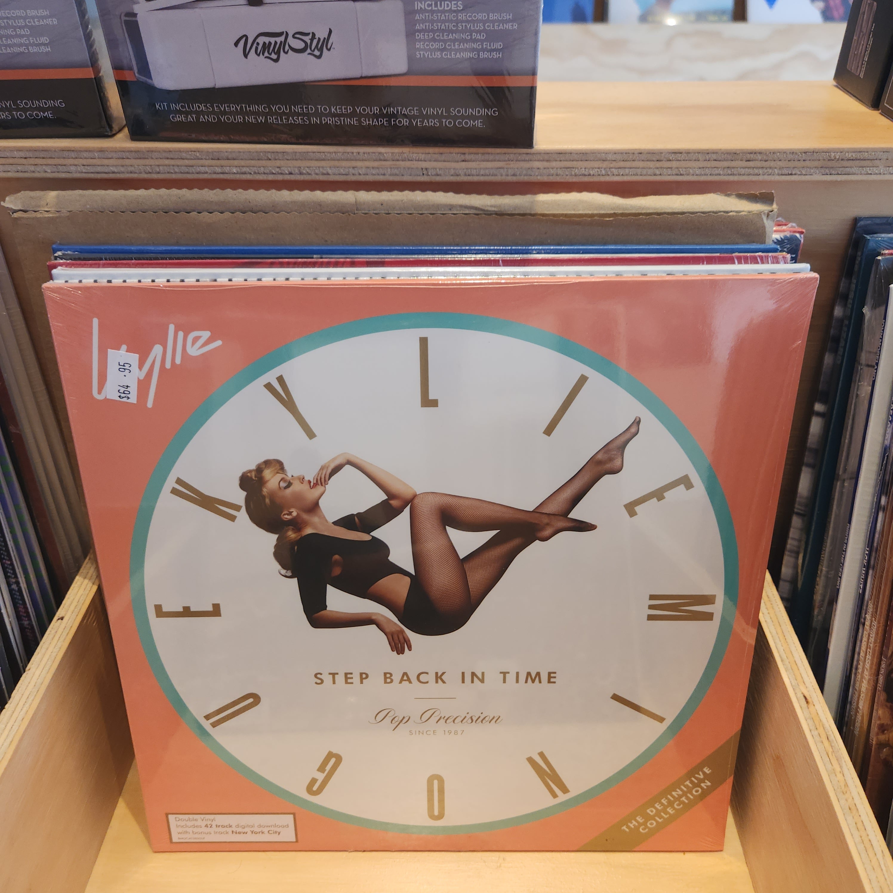 Kylie Minogue - Step Back in Time Vinyl LP Record | Greatest Hits Collection | Perfect for Music Lovers & Vinyl Collectors | Ideal for Home Listening, Gifts & Retro Music Enthusiasts
