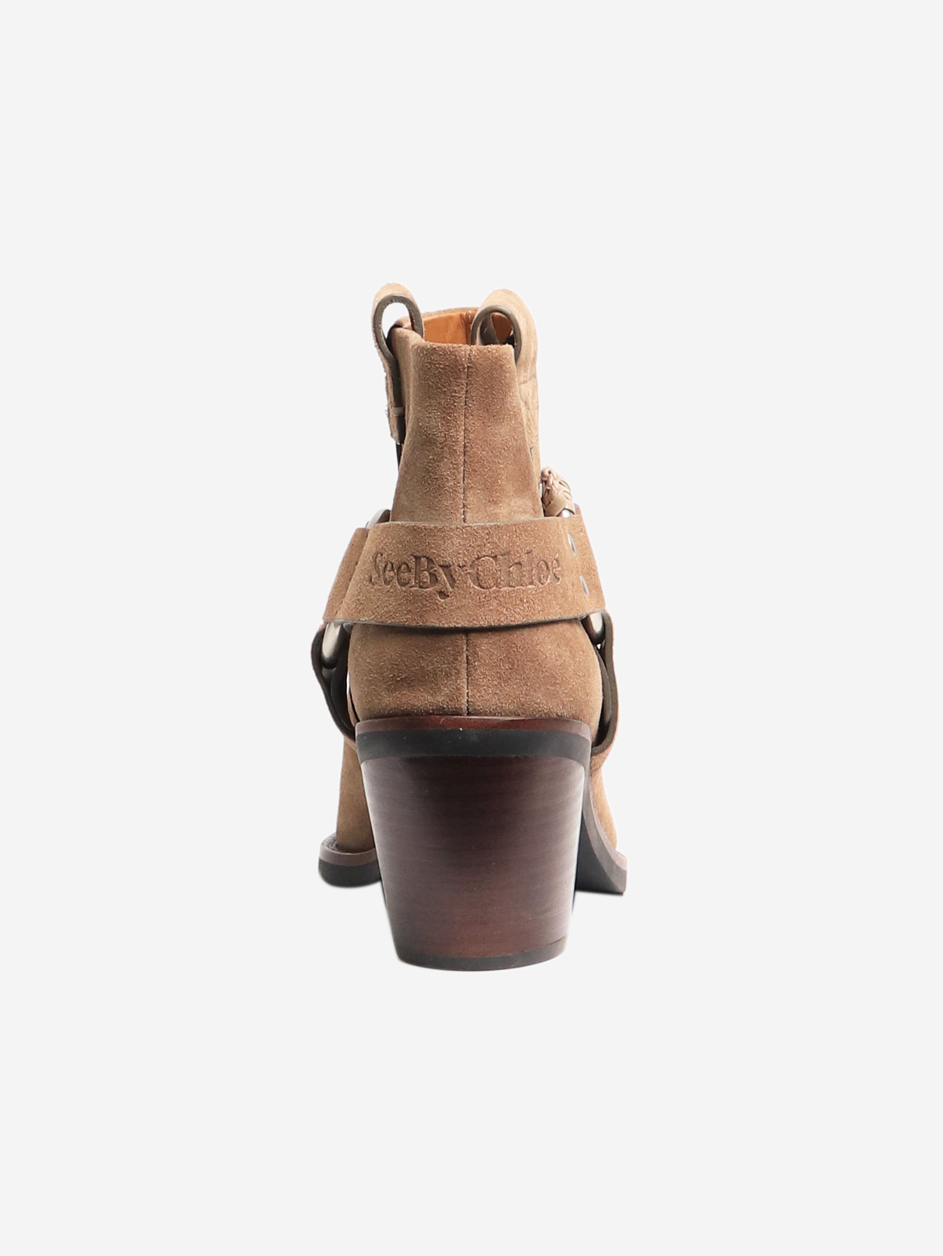 Stylish Brown Suede Ankle Boots for Women - EU 41 (UK 8) - Perfect for Fall Fashion, Casual Outfits & Everyday Wear