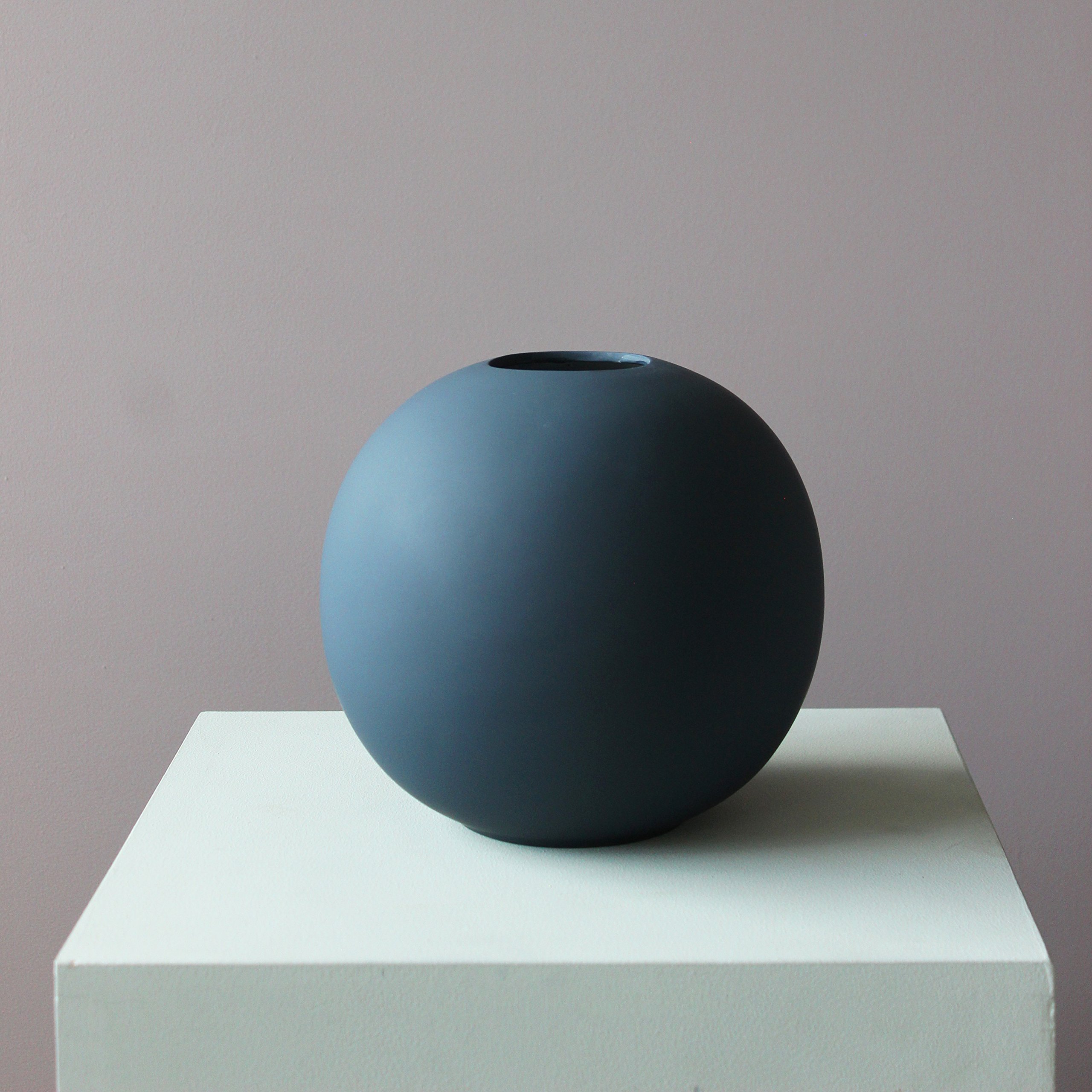 20cm Midnight Blue Glass Ball Vase - Elegant Home Decor for Centerpieces, Wedding Decorations & Floral Arrangements
